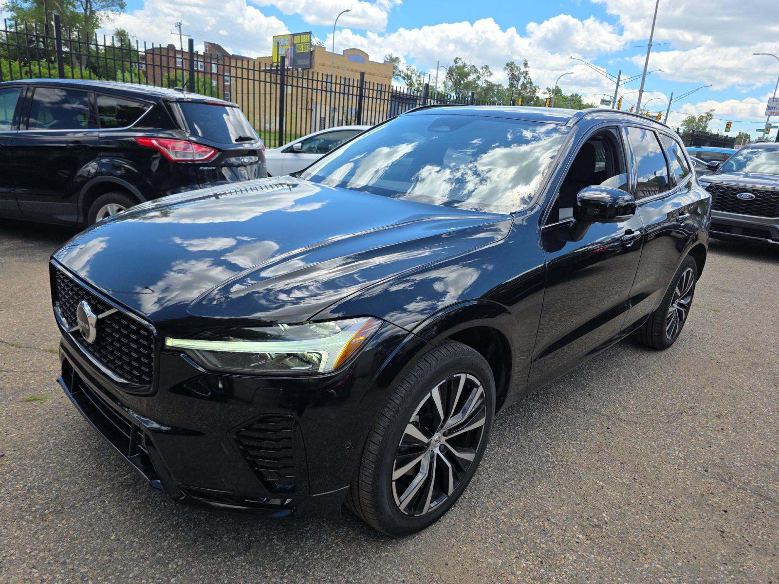 2025 Volvo XC60 B5 Plus AWD
