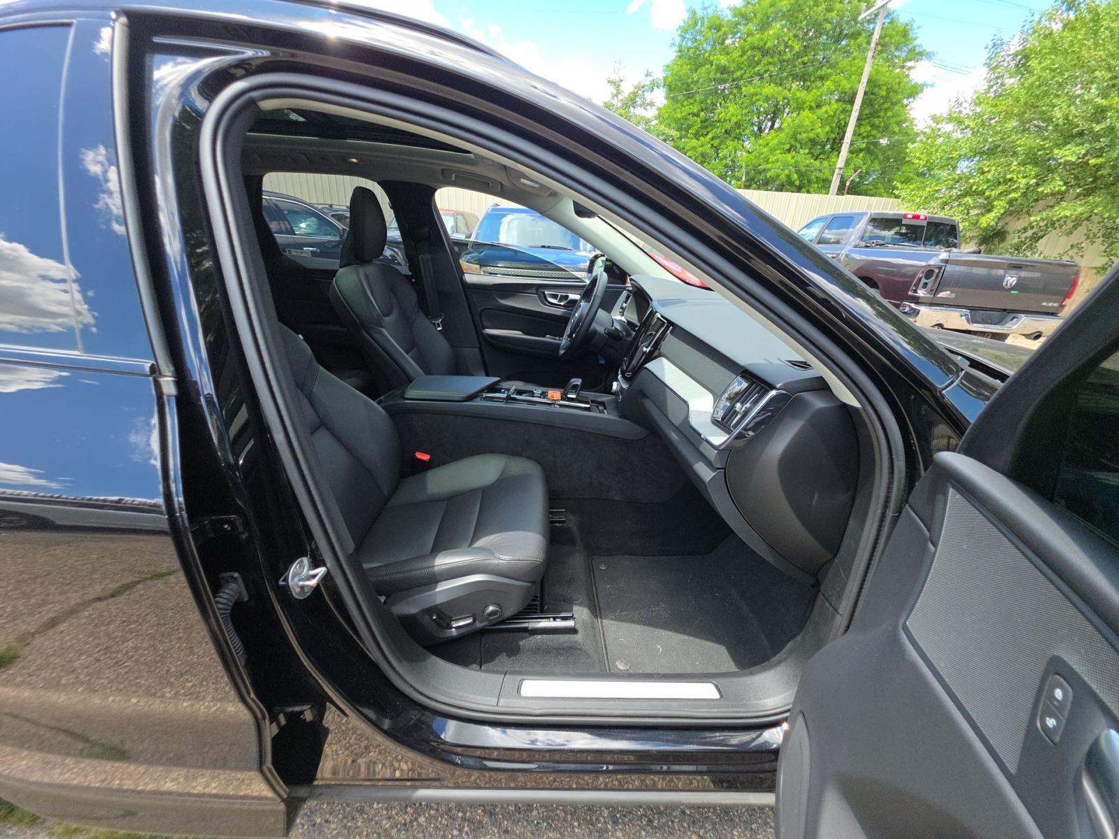 2025 Volvo XC60 B5 Plus AWD