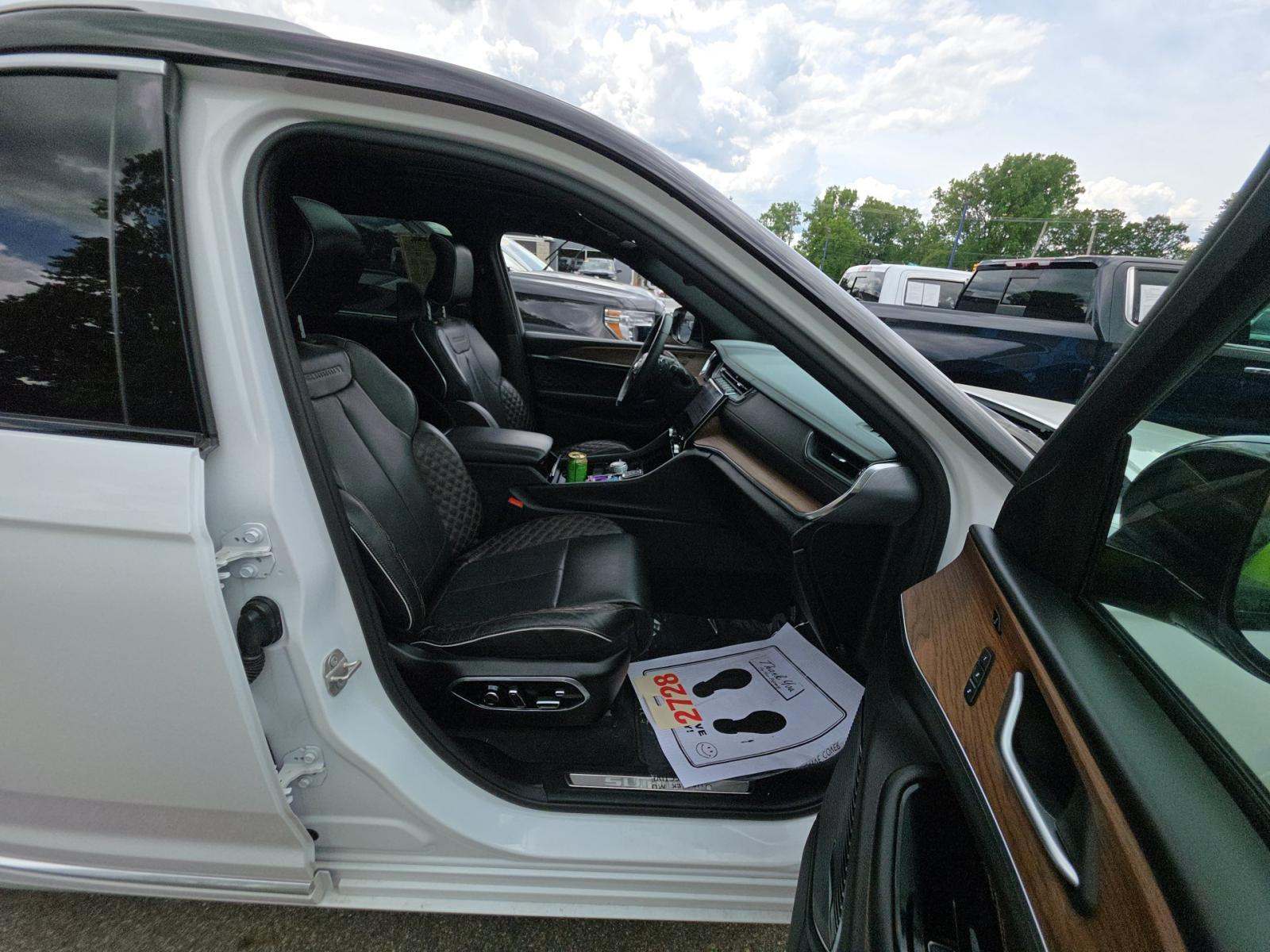 2023 Jeep Grand Cherokee L Summit AWD