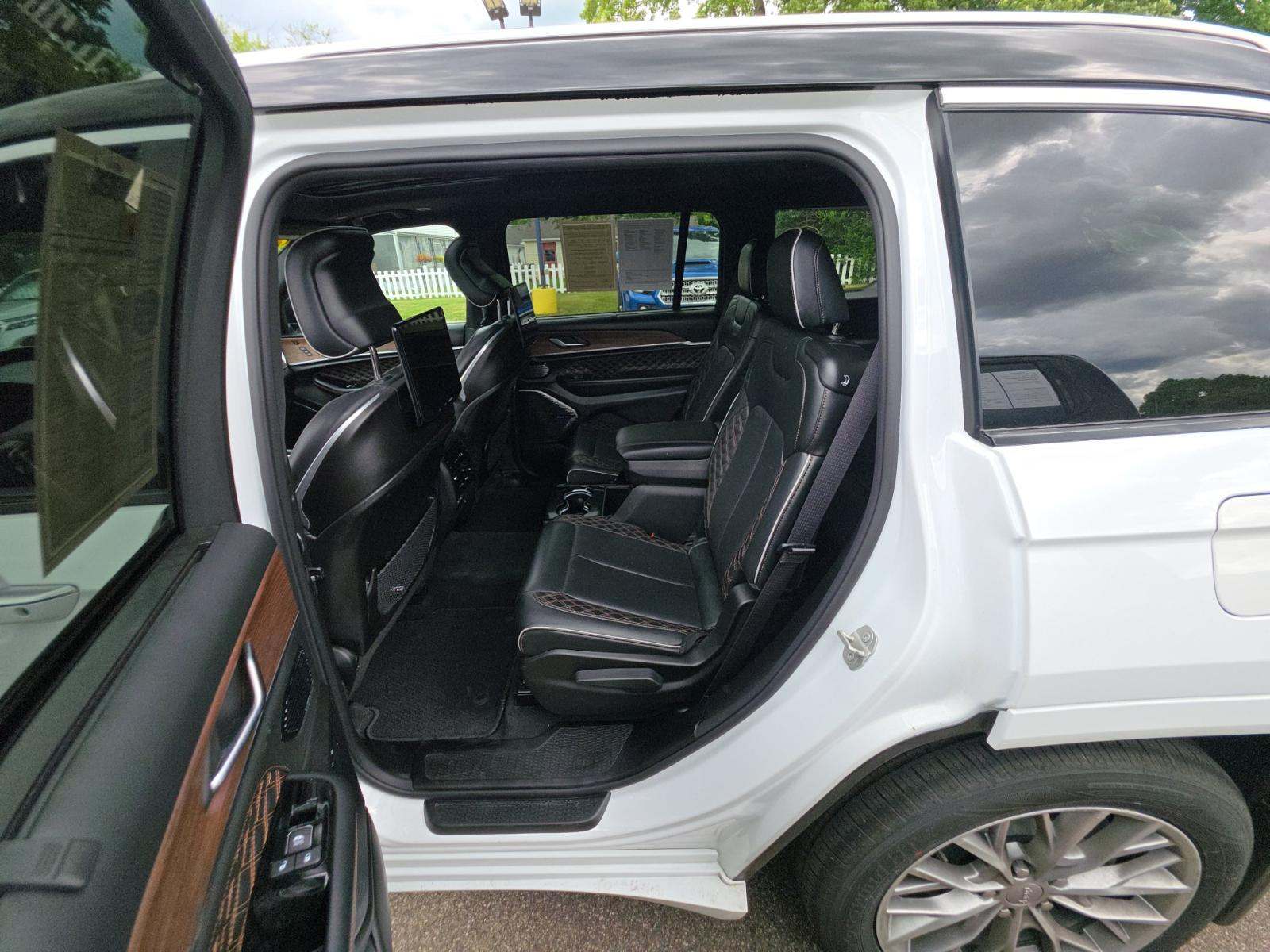 2023 Jeep Grand Cherokee L Summit AWD