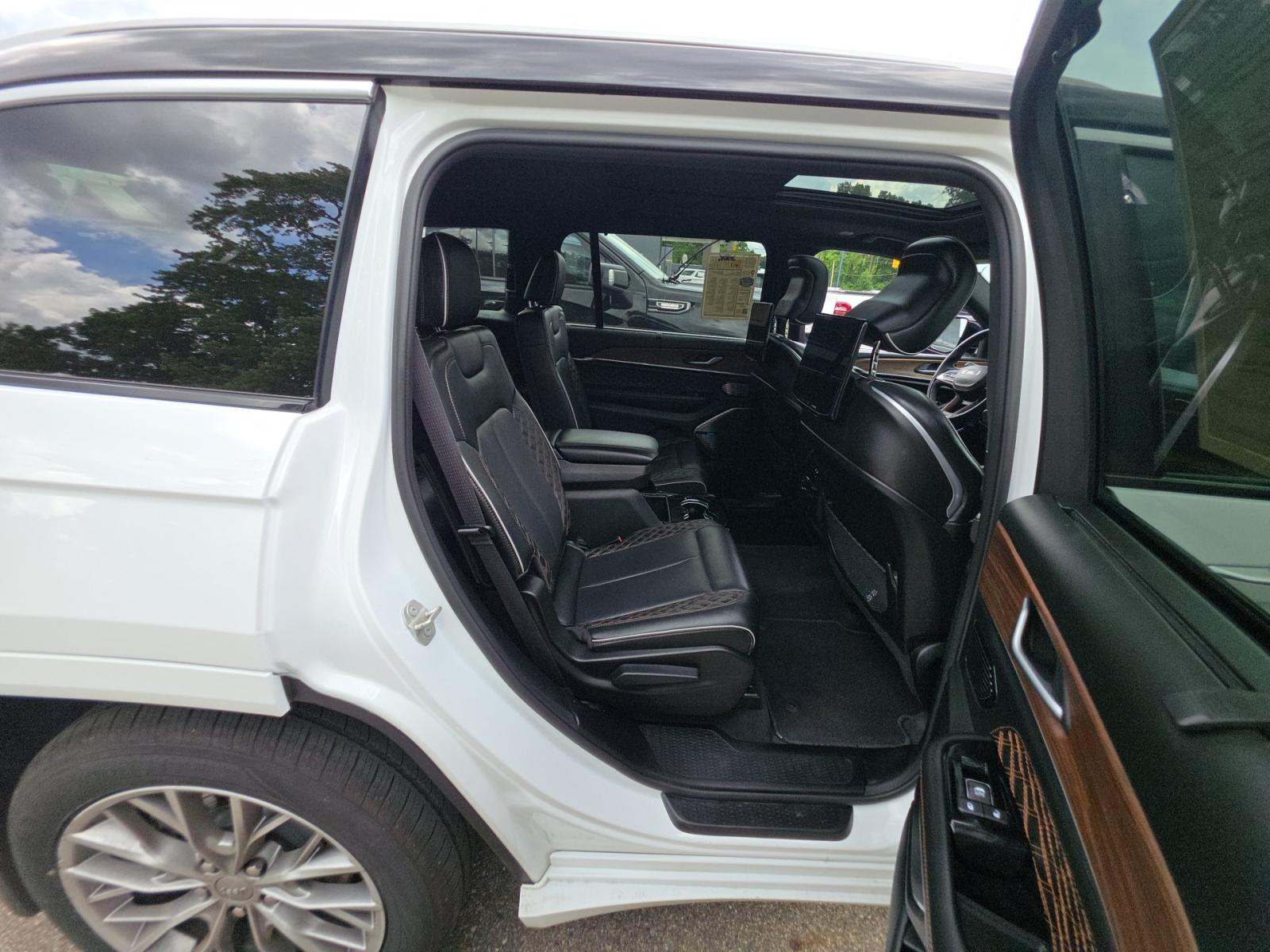 2023 Jeep Grand Cherokee L Summit AWD