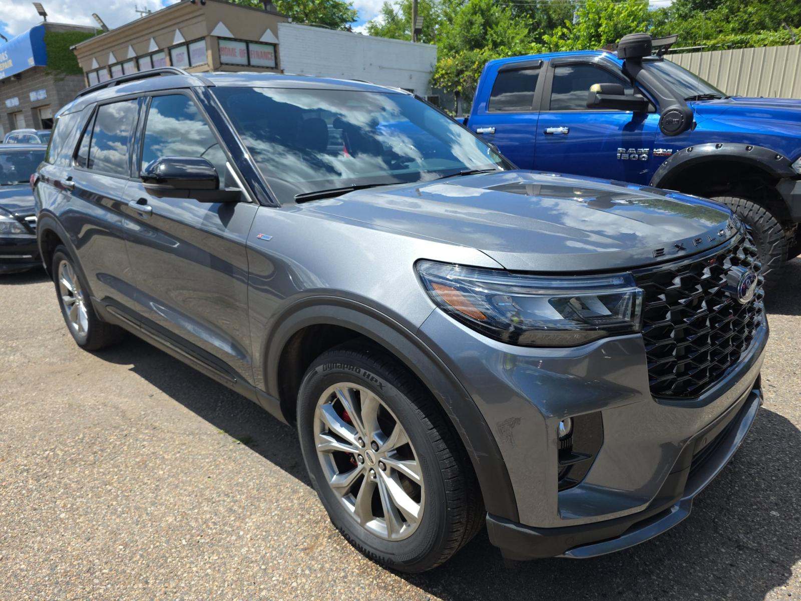 2025 Ford Explorer ST-Line AWD
