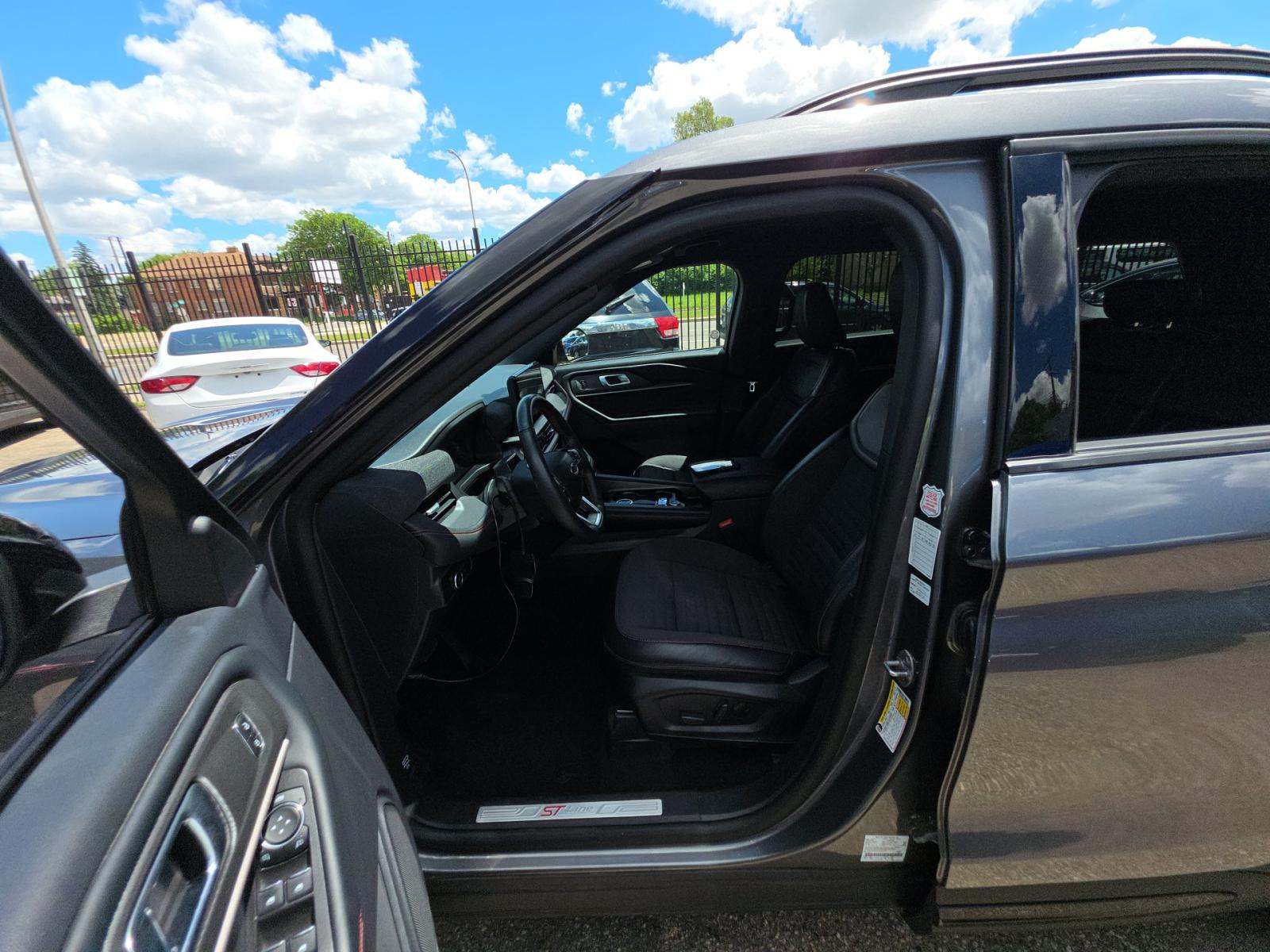 2025 Ford Explorer ST-Line AWD
