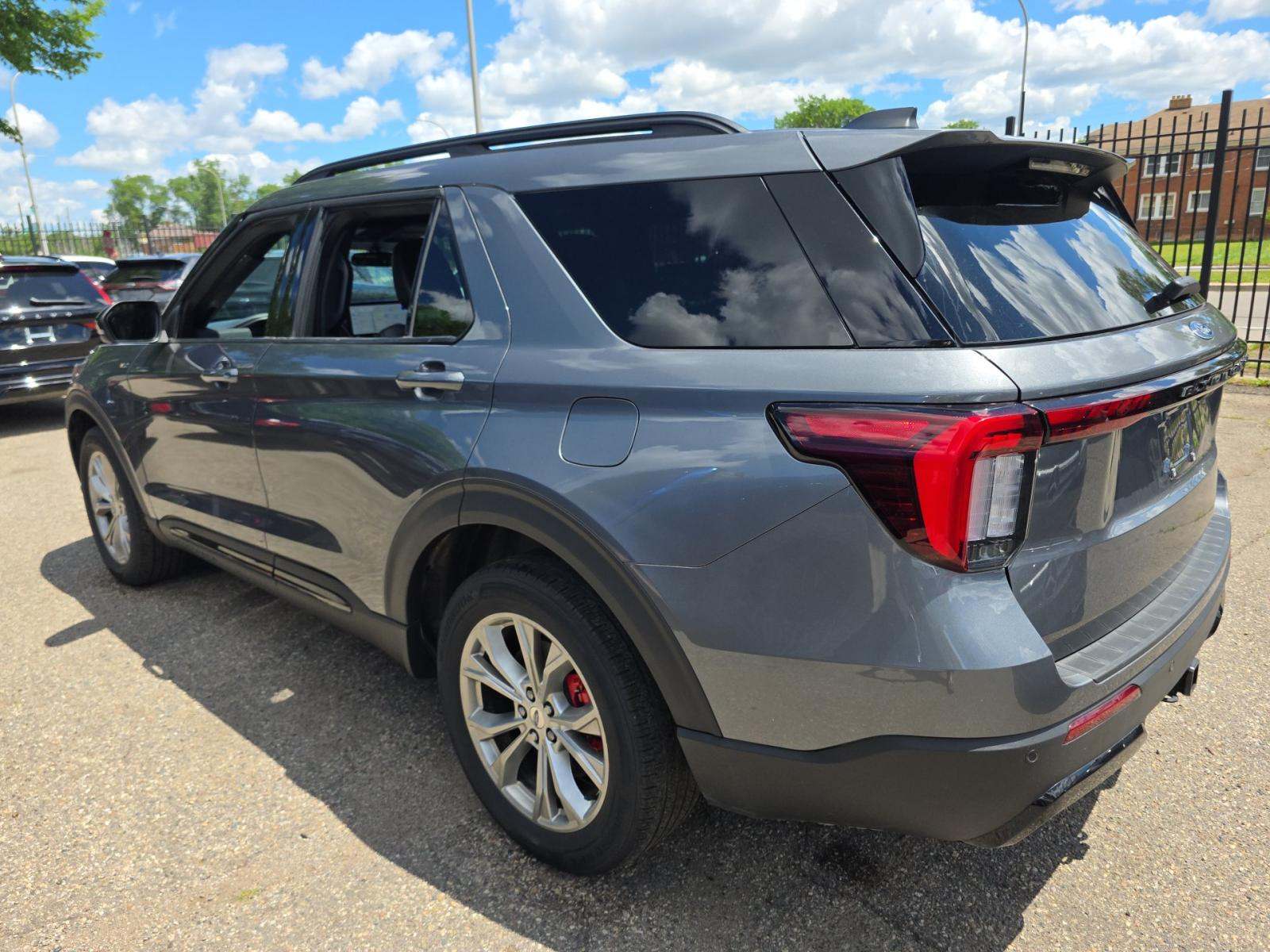 2025 Ford Explorer ST-Line AWD