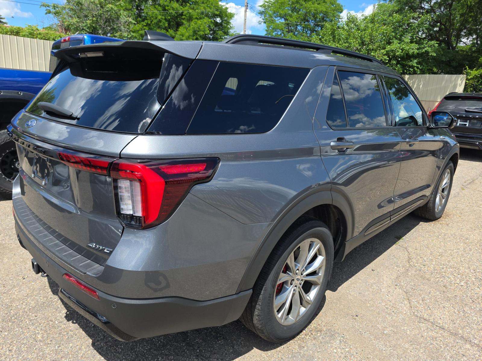 2025 Ford Explorer ST-Line AWD