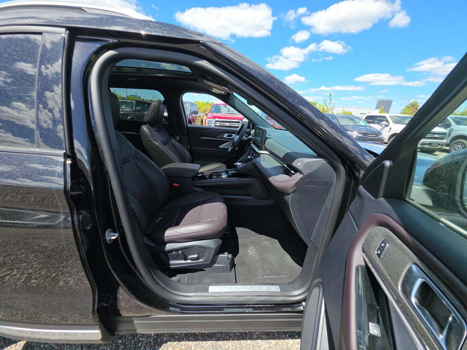 2026 Ford Explorer Platinum AWD