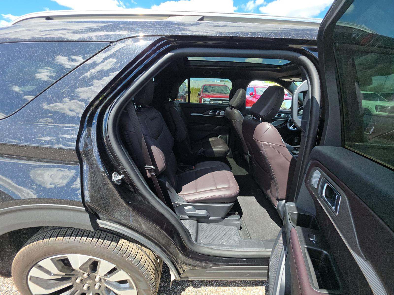 2026 Ford Explorer Platinum AWD