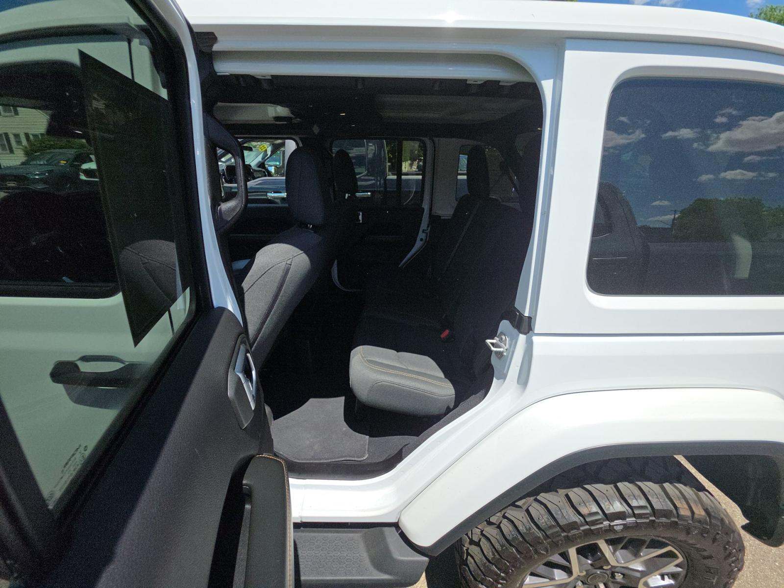 2024 Jeep Wrangler Sahara AWD