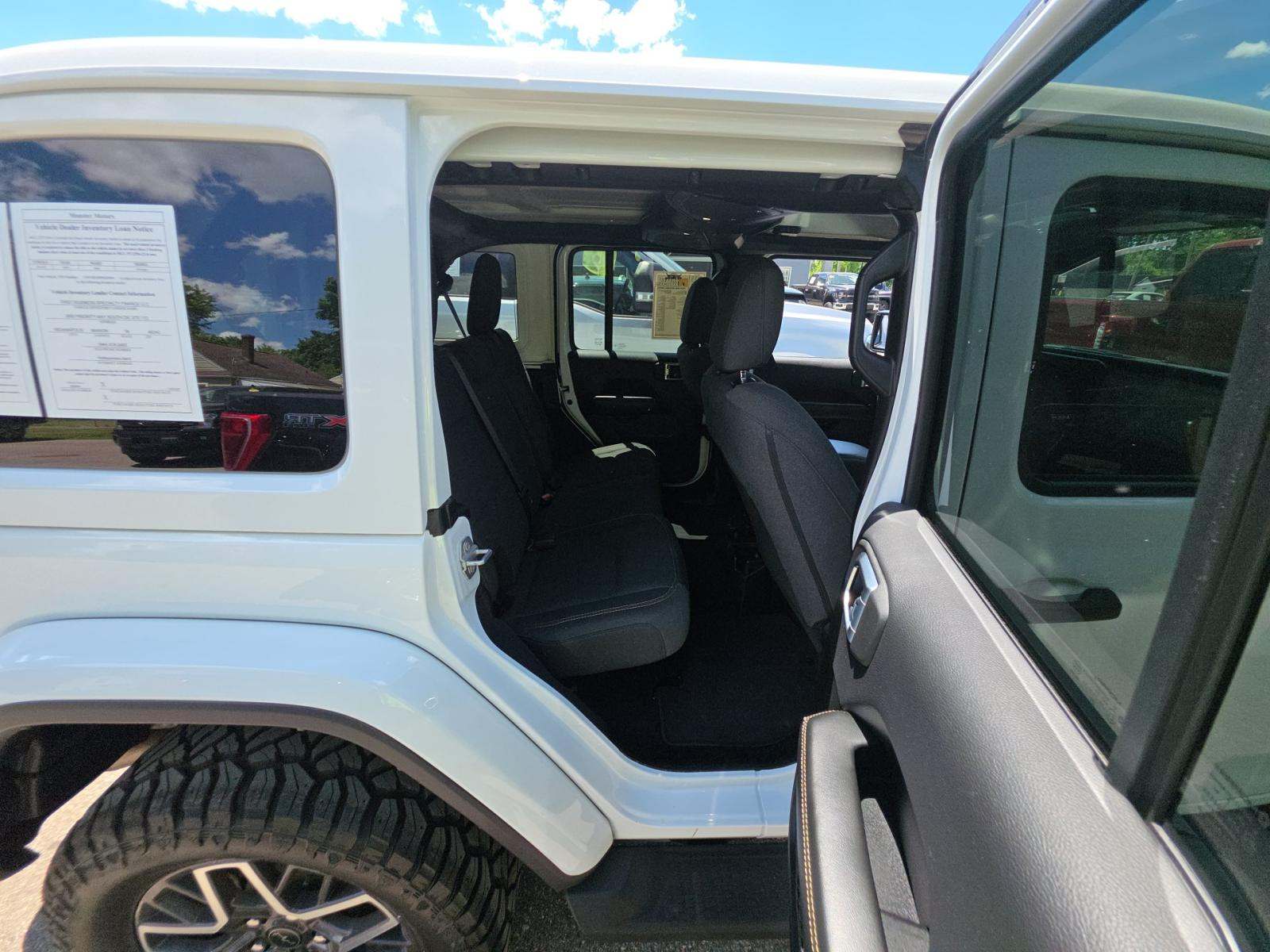 2024 Jeep Wrangler Sahara AWD