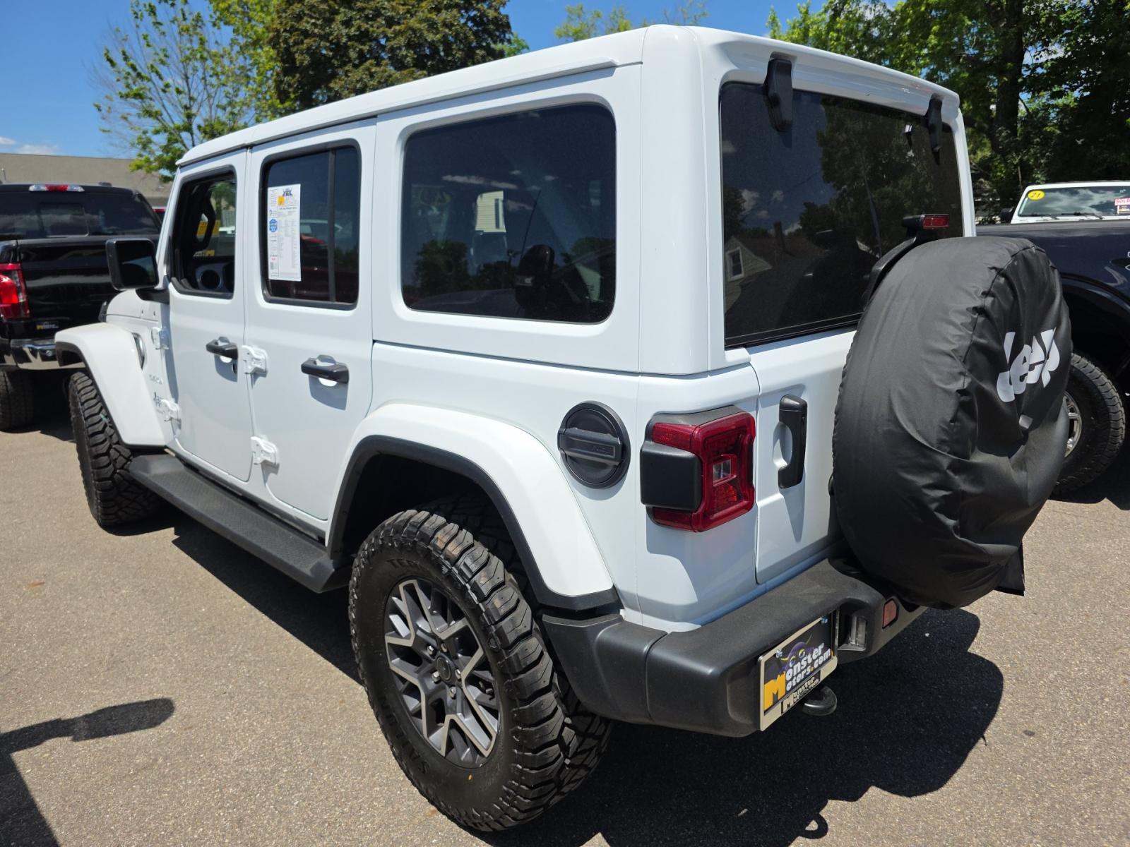 2024 Jeep Wrangler Sahara AWD