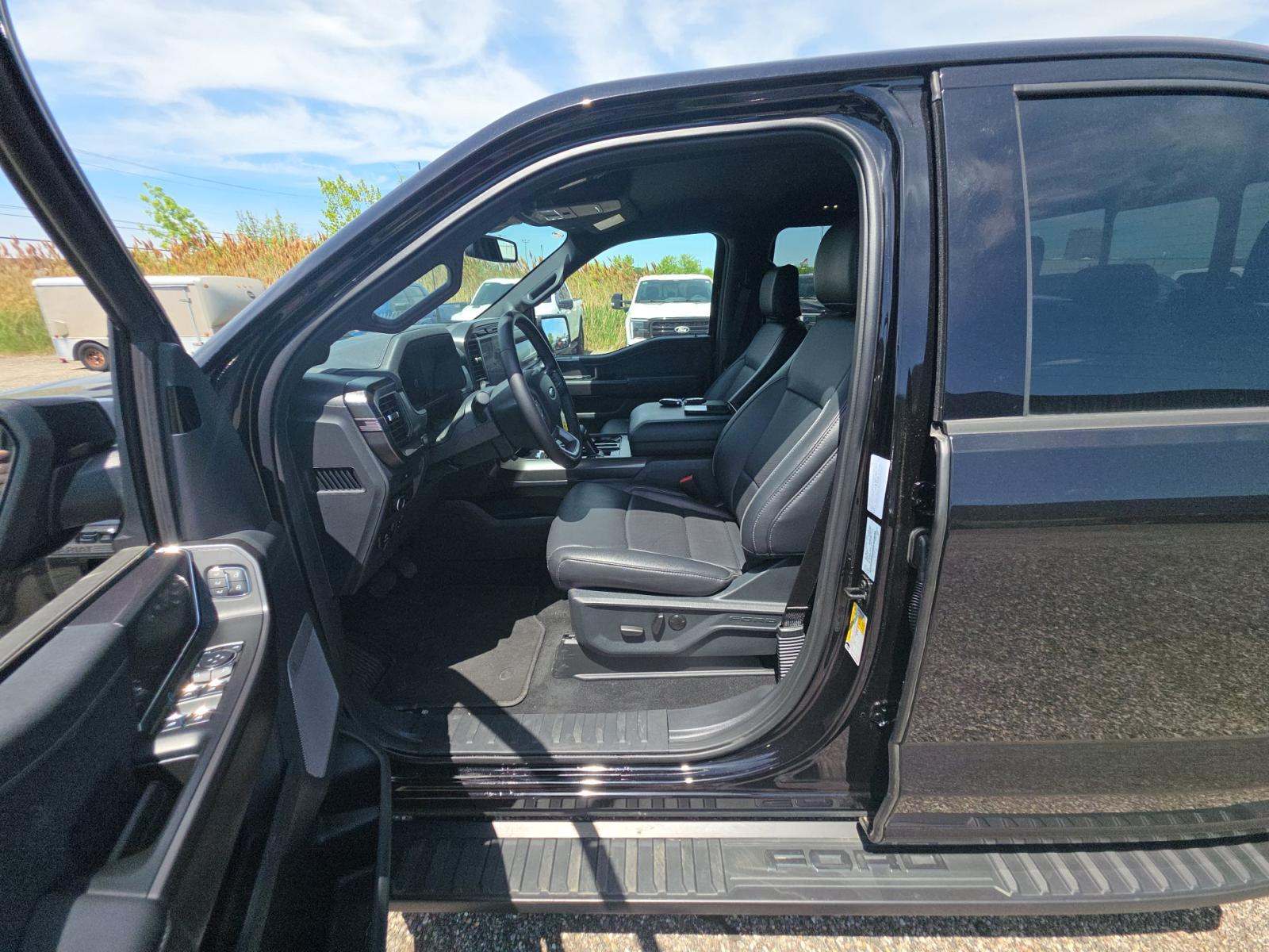 2025 Ford F-150 Lariat AWD