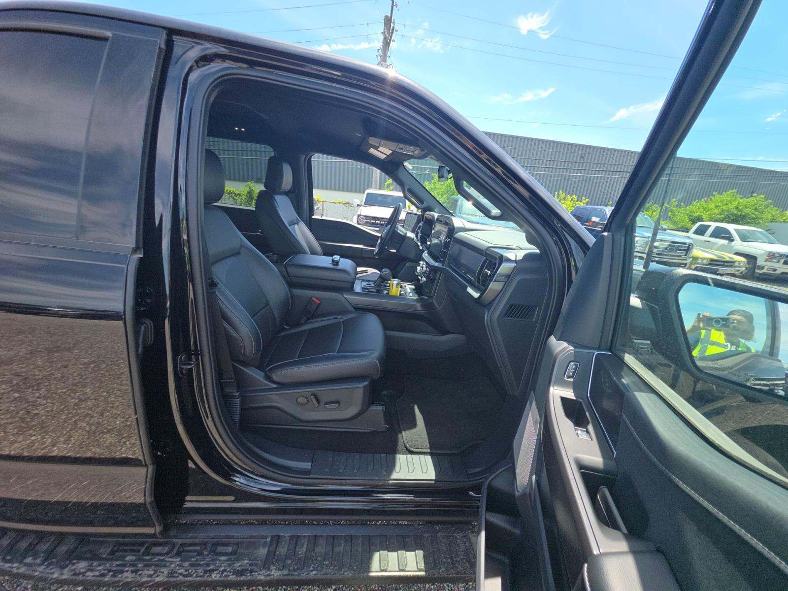2025 Ford F-150 Lariat AWD