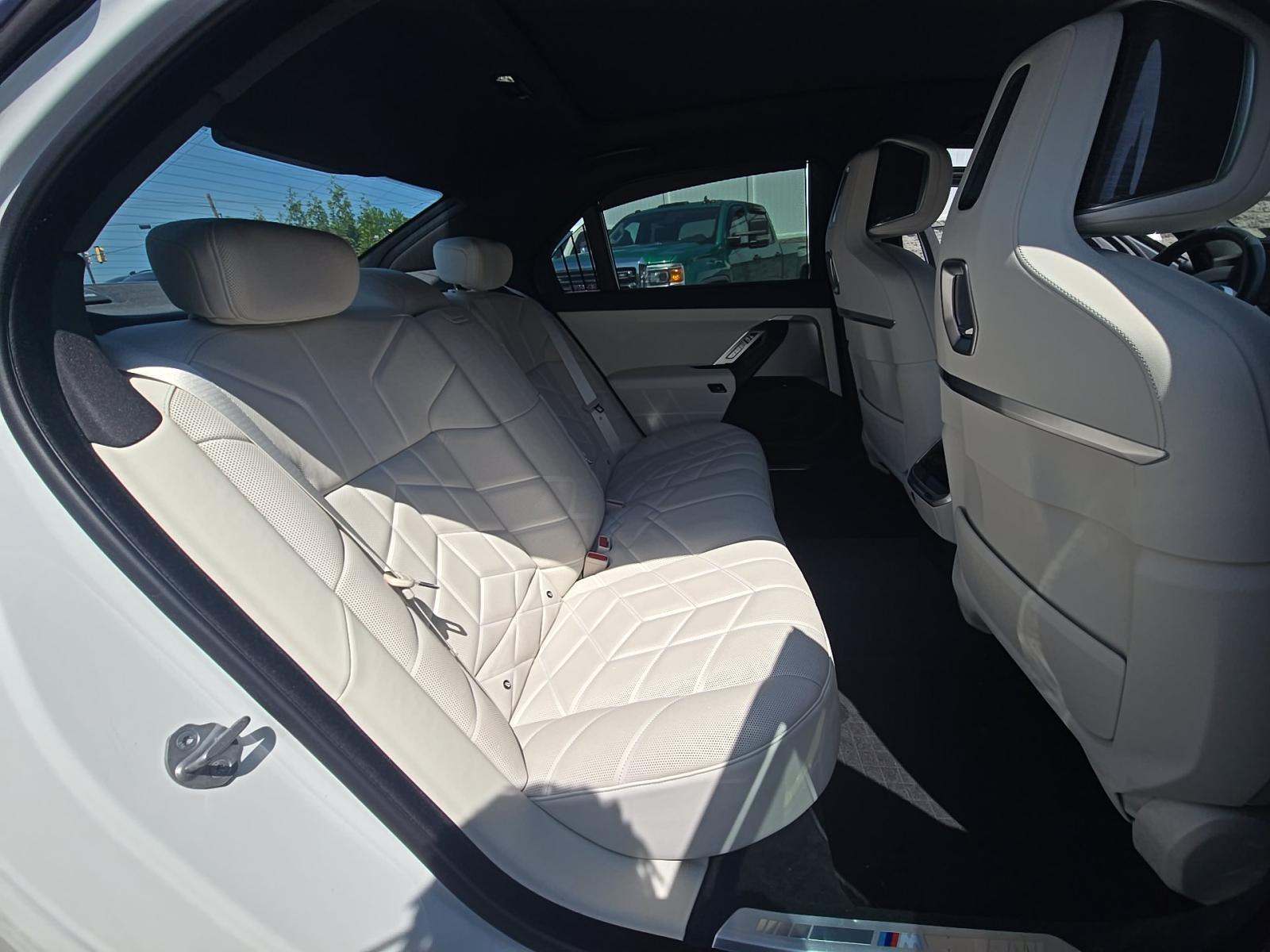 2023 BMW 7 Series 760i xDrive AWD