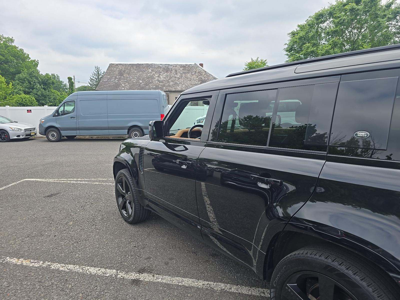 2023 Land Rover Defender 110 X-Dynamic SE AWD
