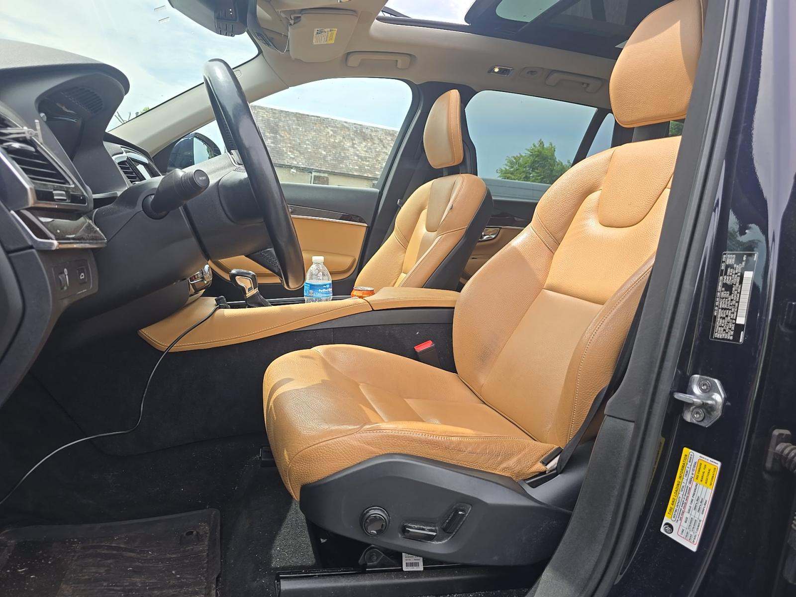 2016 Volvo XC90 T6 Momentum AWD
