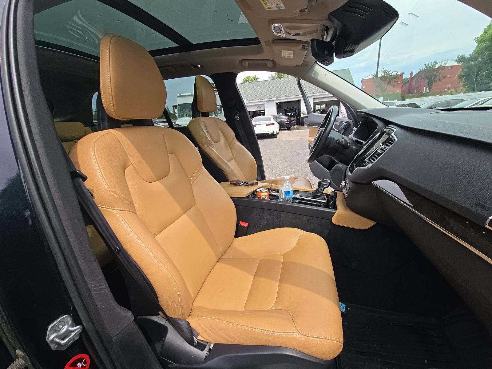 2016 Volvo XC90 T6 Momentum AWD