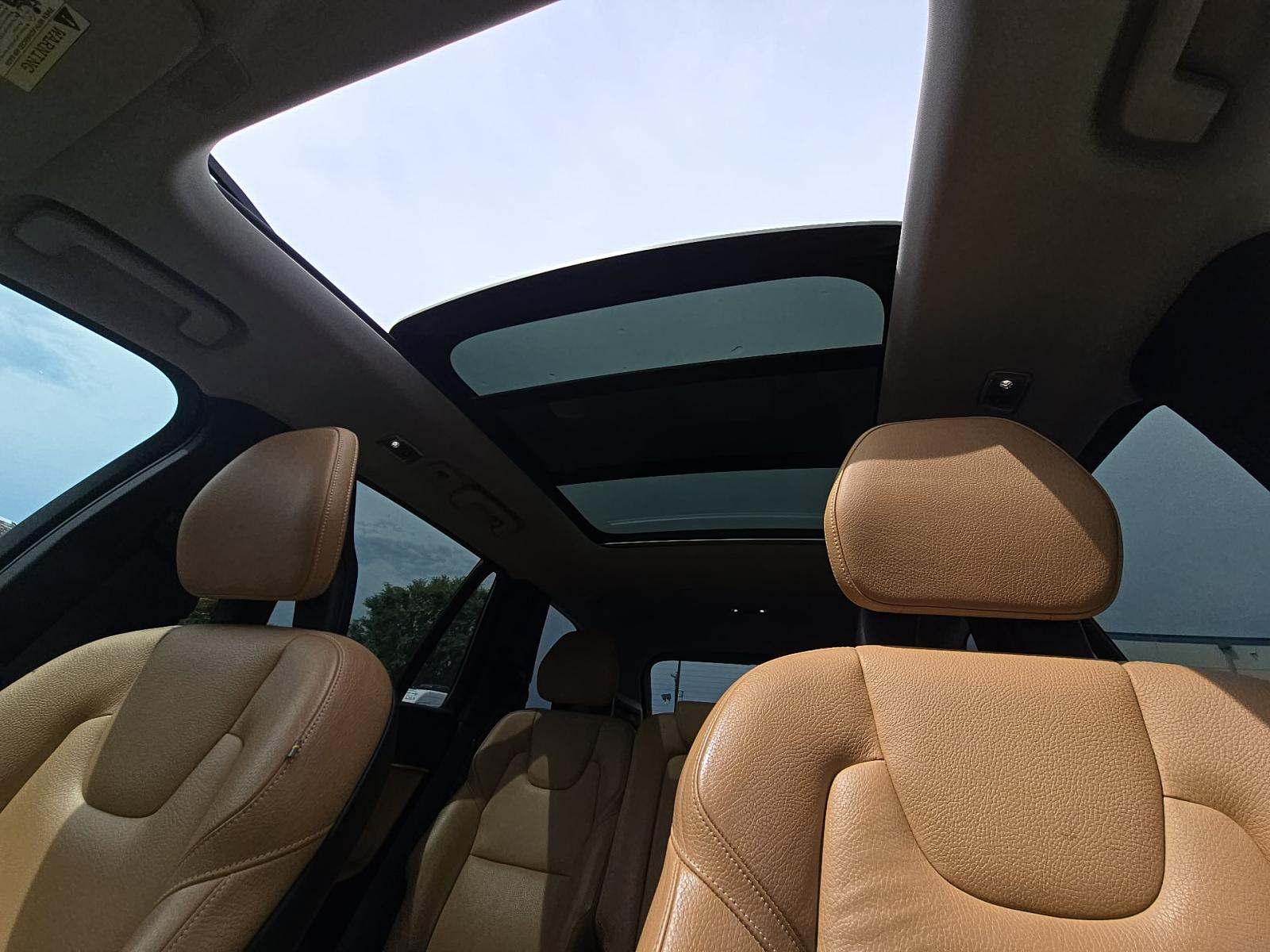 2016 Volvo XC90 T6 Momentum AWD