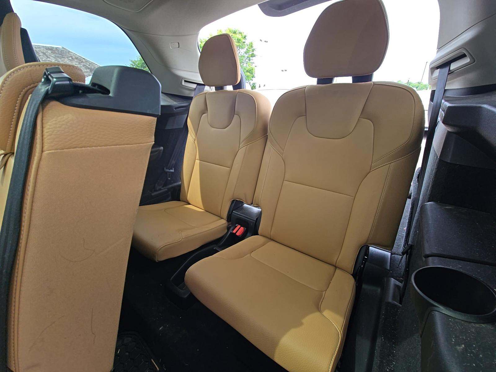 2016 Volvo XC90 T6 Momentum AWD