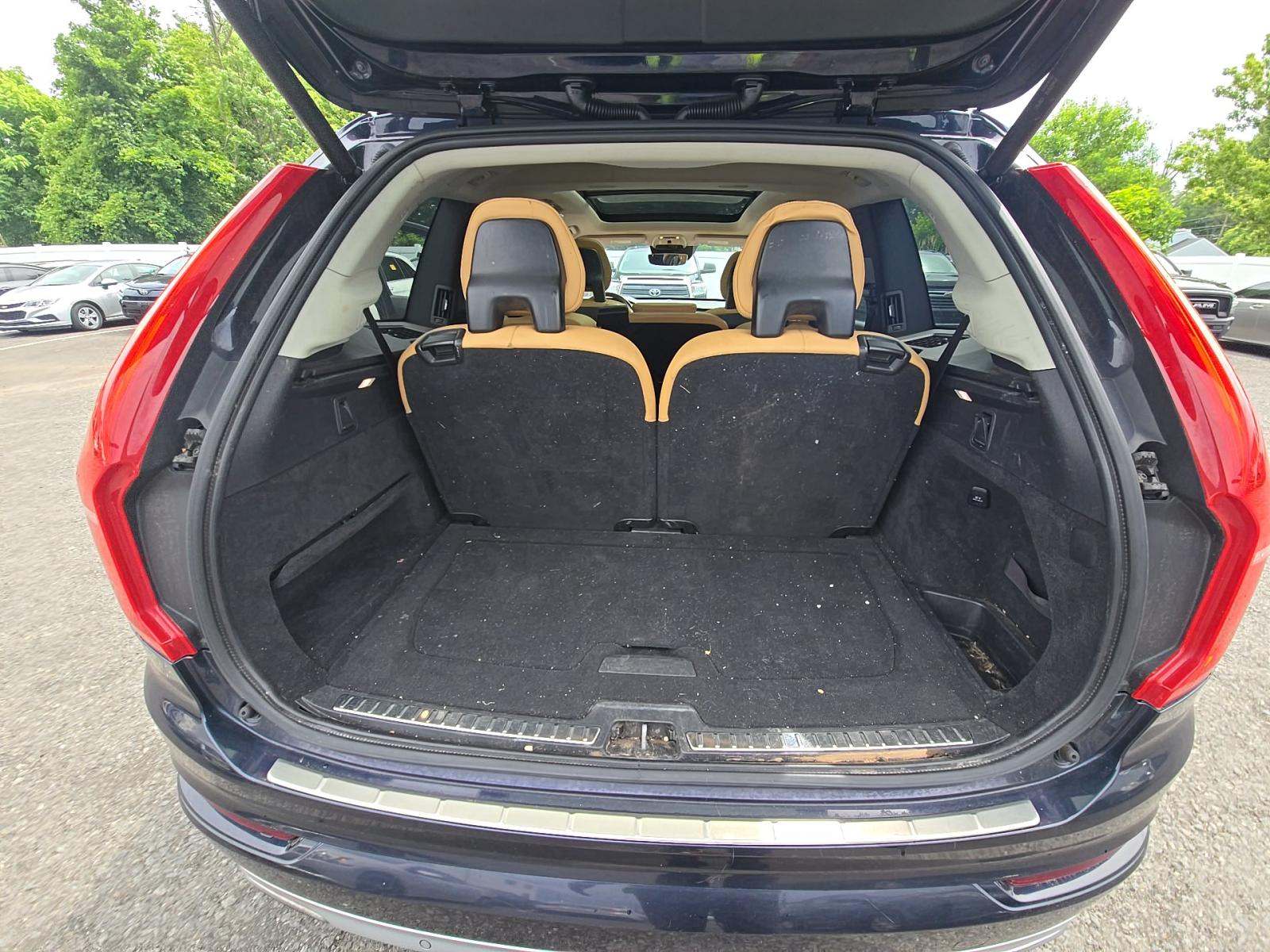 2016 Volvo XC90 T6 Momentum AWD