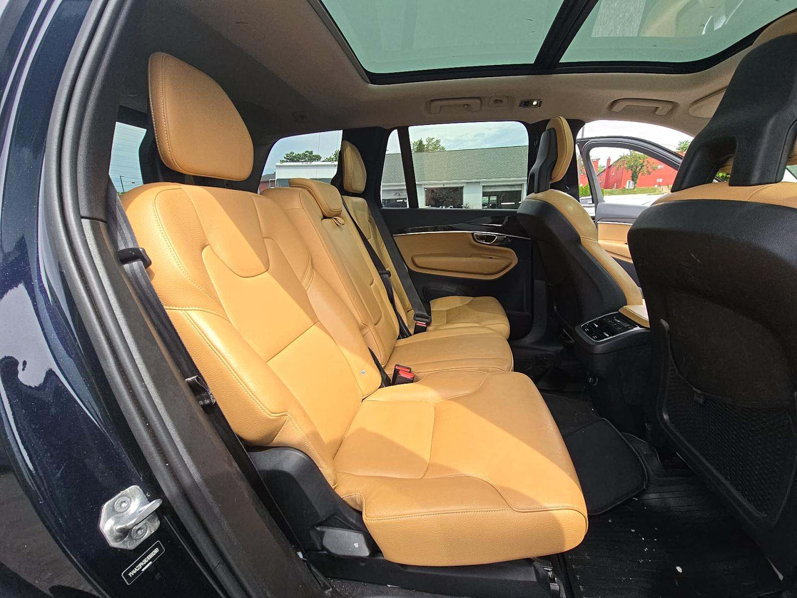 2016 Volvo XC90 T6 Momentum AWD