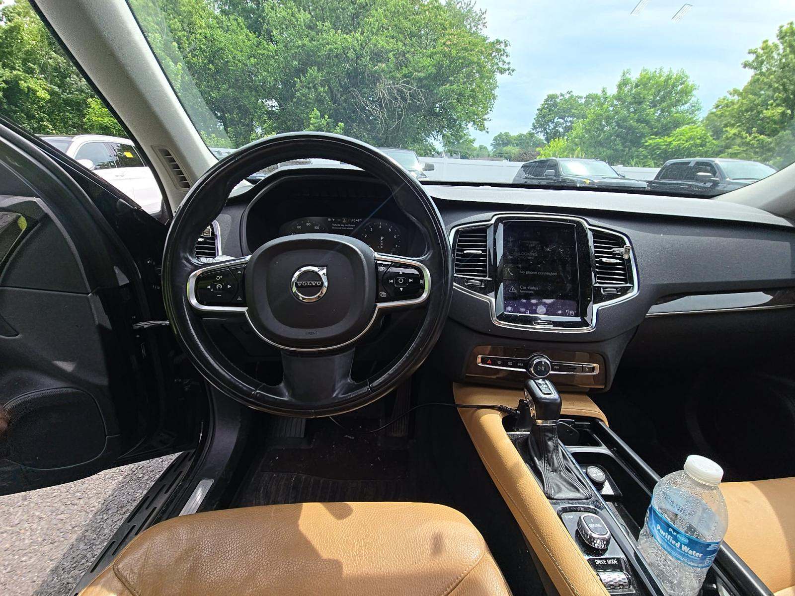 2016 Volvo XC90 T6 Momentum AWD