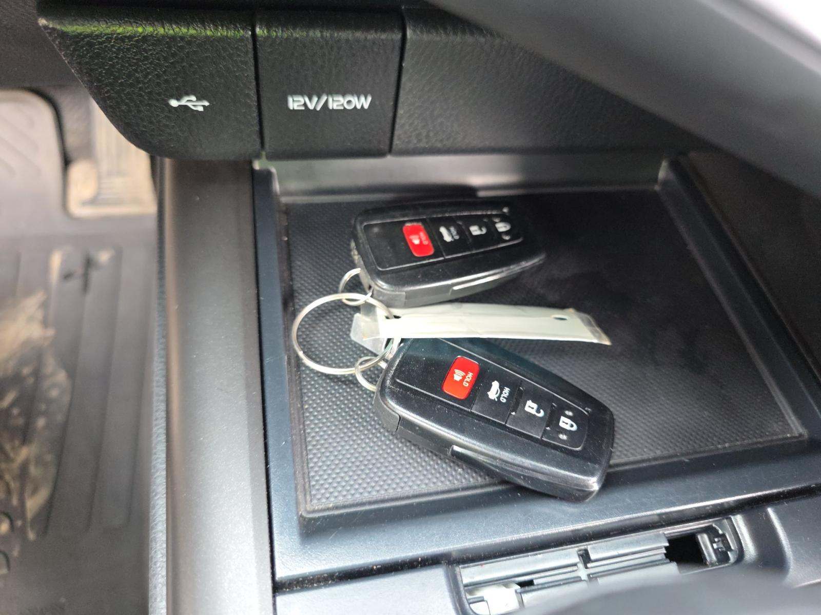 2023 Toyota Camry Hybrid SE FWD