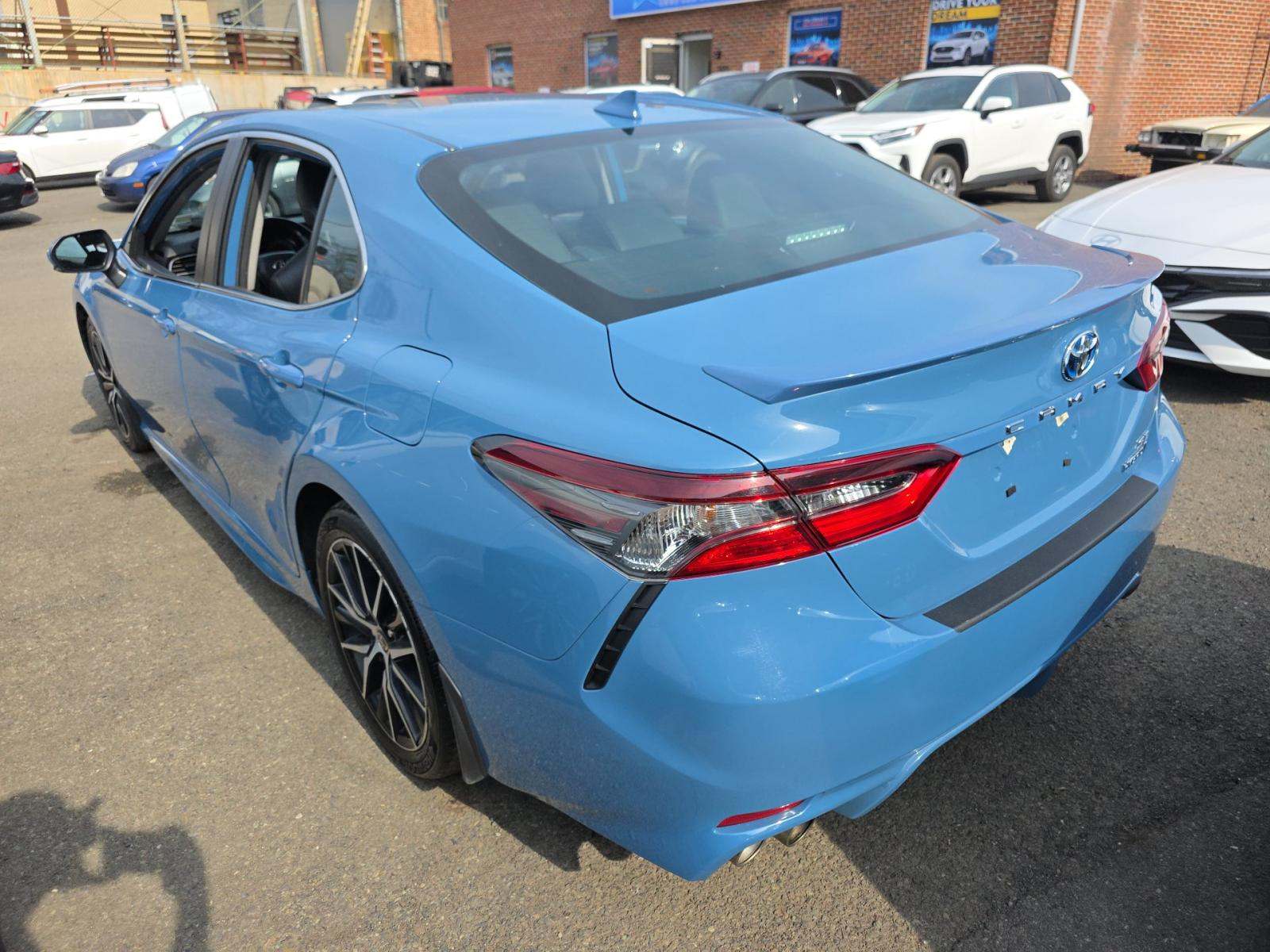 2023 Toyota Camry Hybrid SE FWD