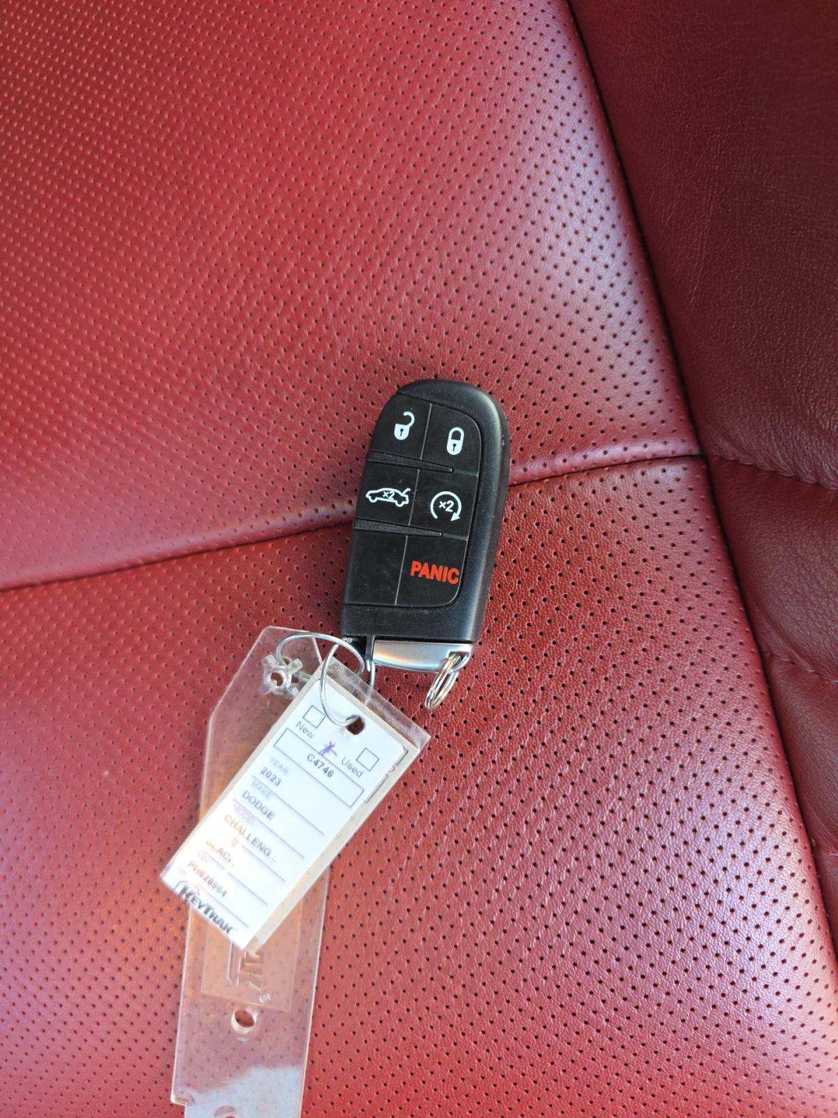 DODGE CHALLENGER - 8