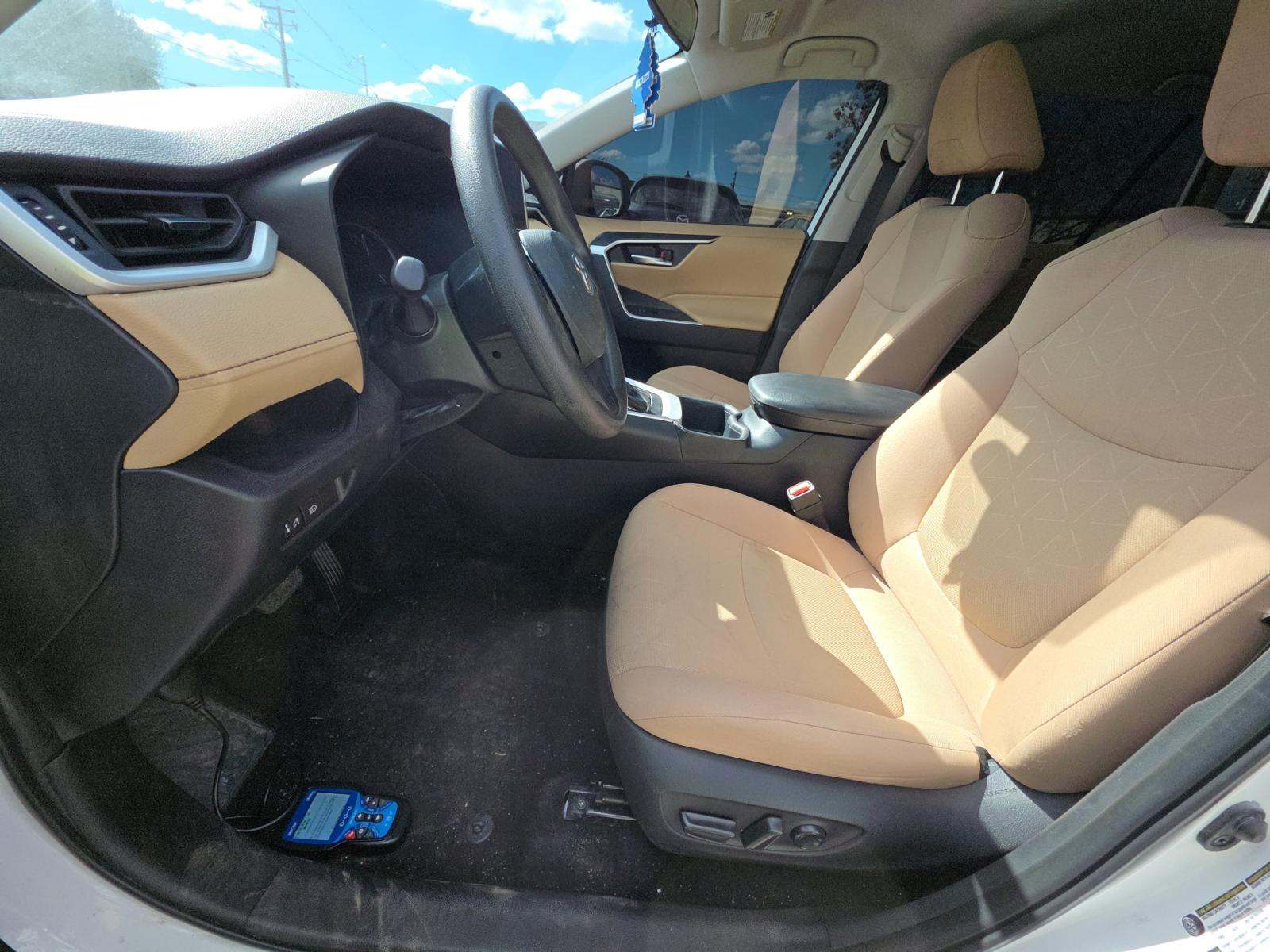 2025 Toyota RAV4 XLE FWD