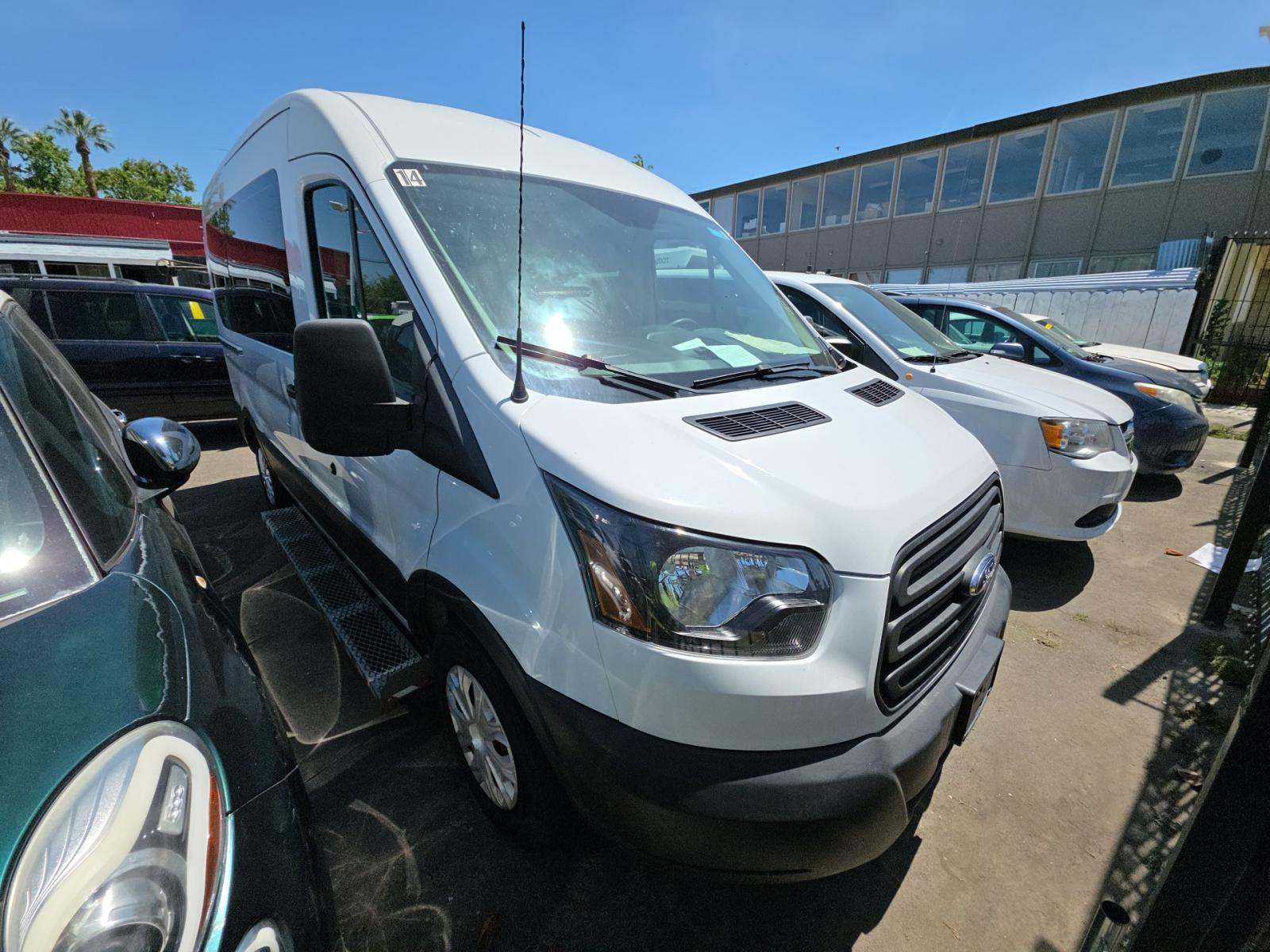 FORD TRANSIT 150 - 4