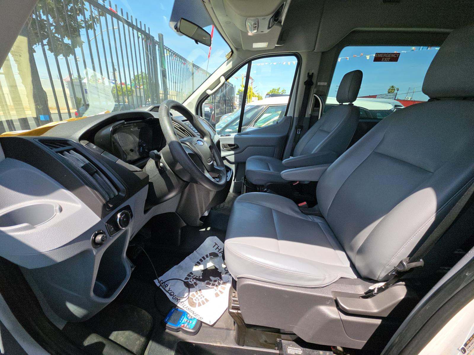 FORD TRANSIT 150 - 6
