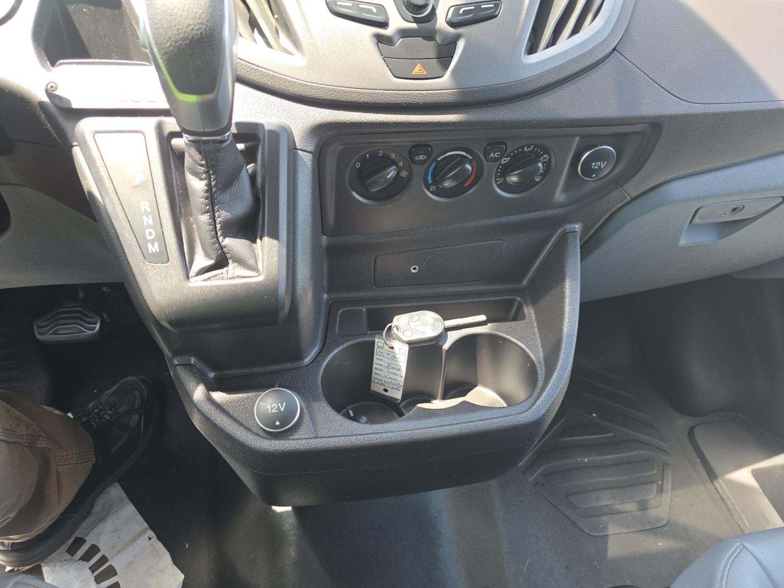 FORD TRANSIT 150 - 8