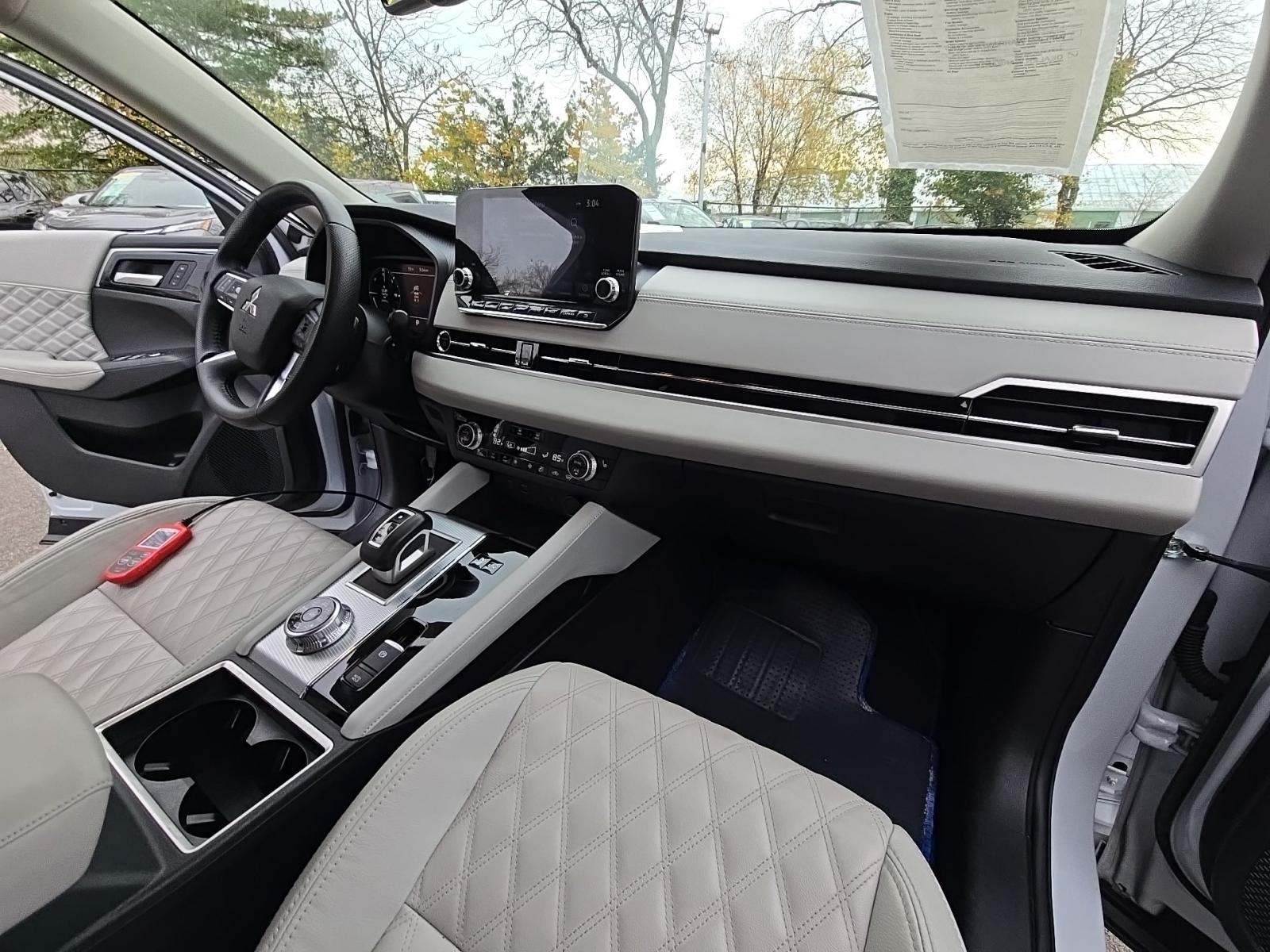 2024 Mitsubishi Outlander PHEV SEL AWD