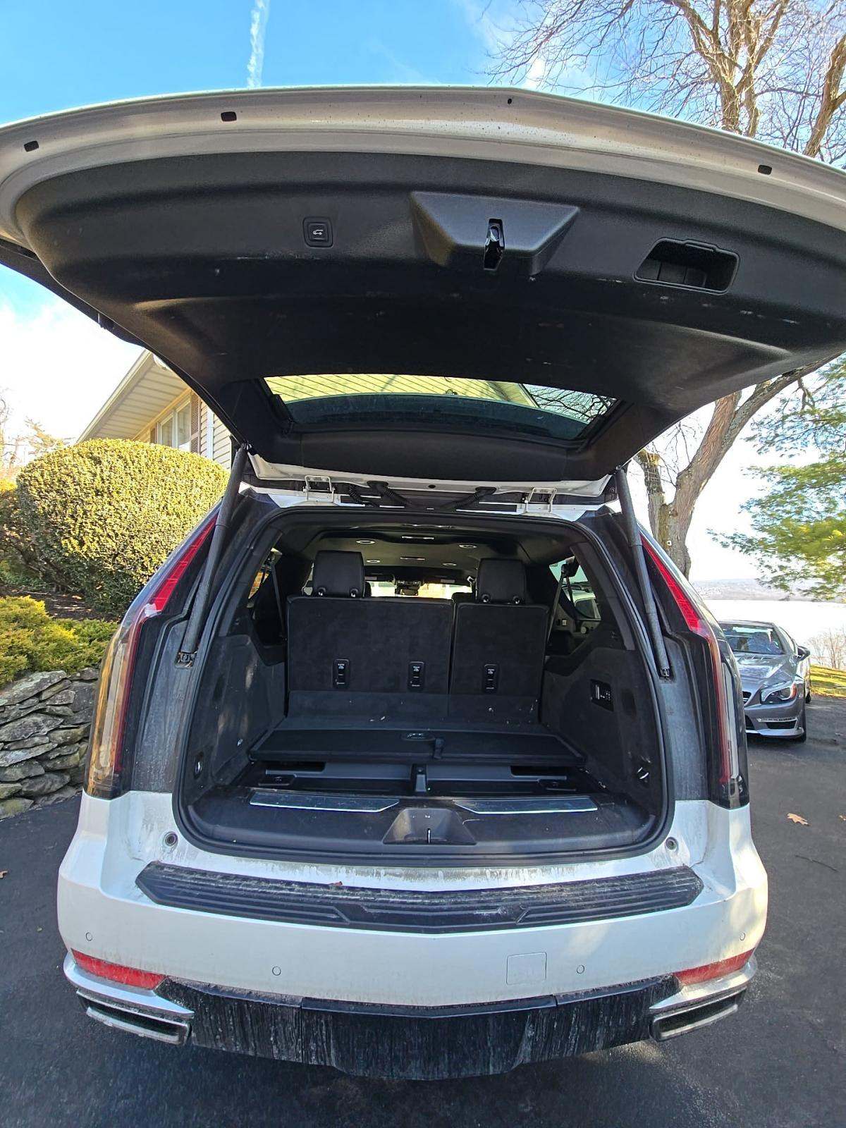 2022 Cadillac Escalade ESV Luxury AWD