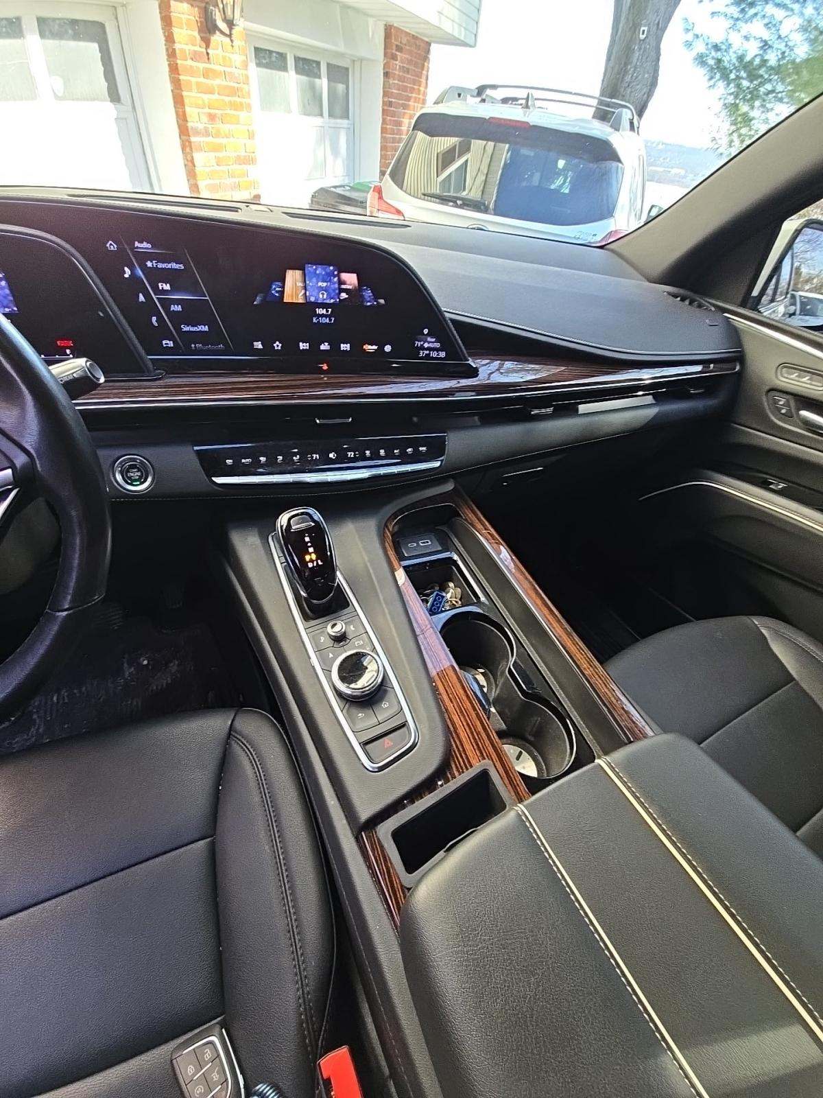 2022 Cadillac Escalade ESV Luxury AWD