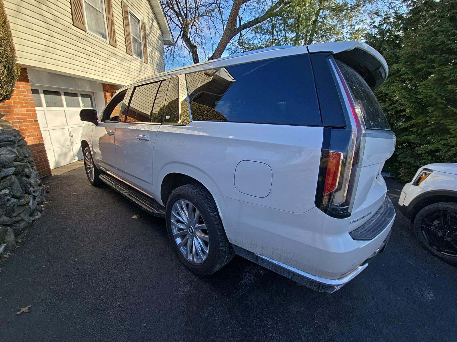 2022 Cadillac Escalade ESV Luxury AWD