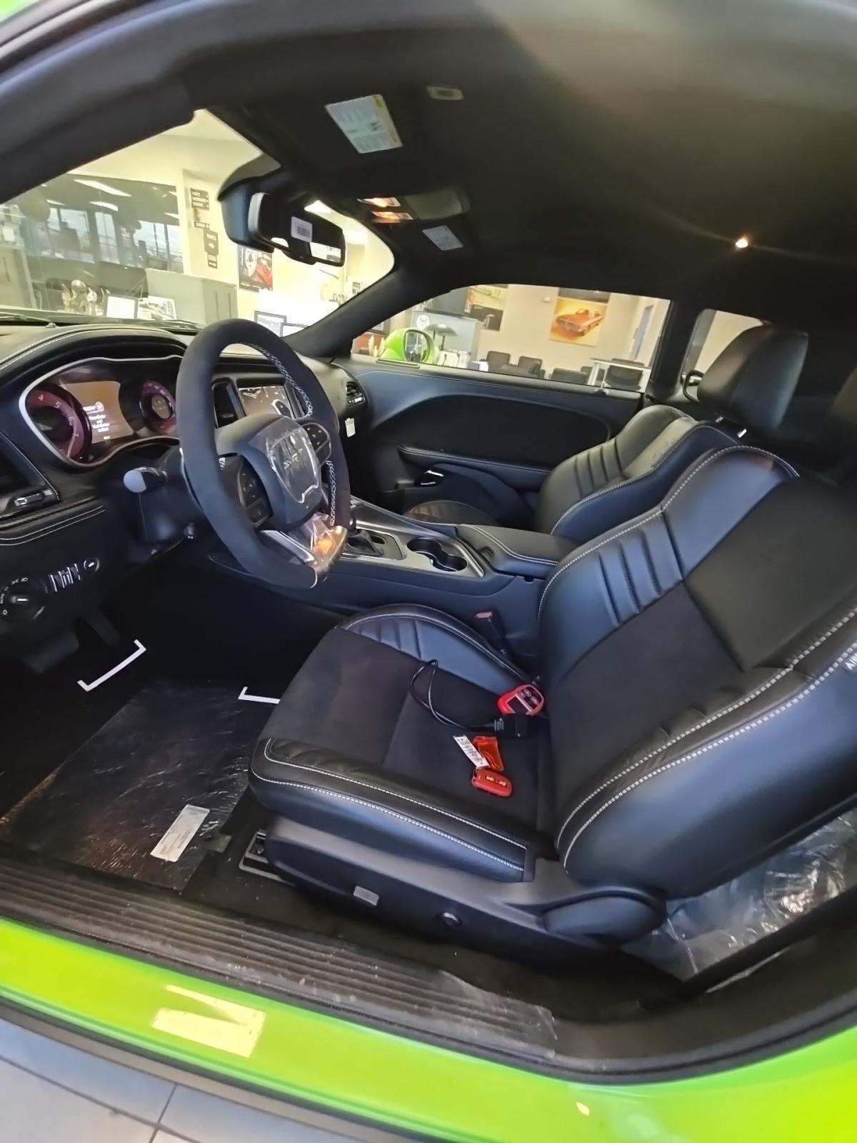 DODGE CHALLENGER - 6