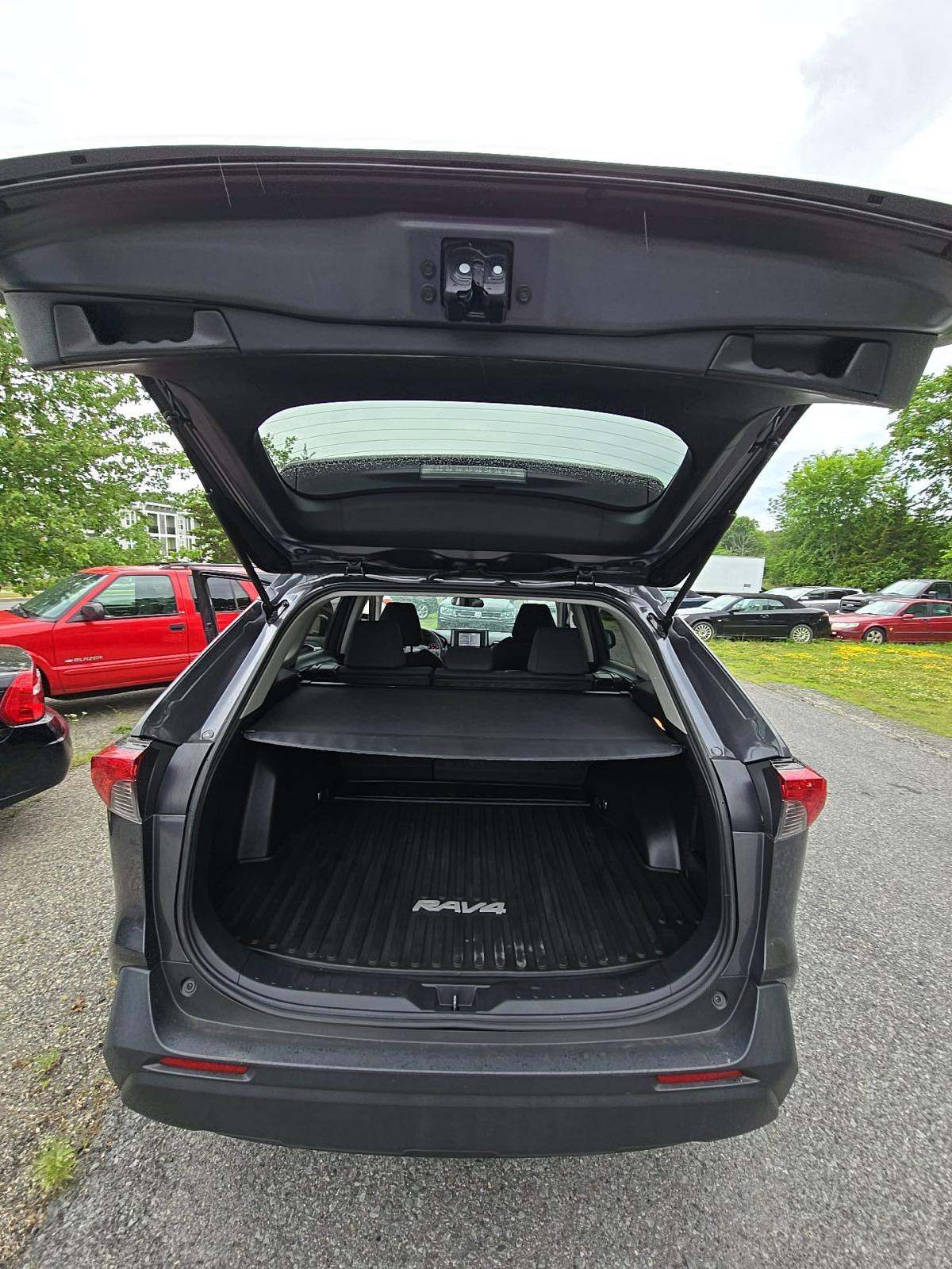 2020 Toyota RAV4 LE AWD