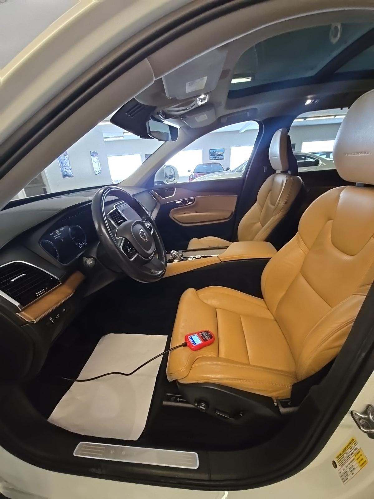 2016 Volvo XC90 Plug-In Hybrid T8 Inscription AWD