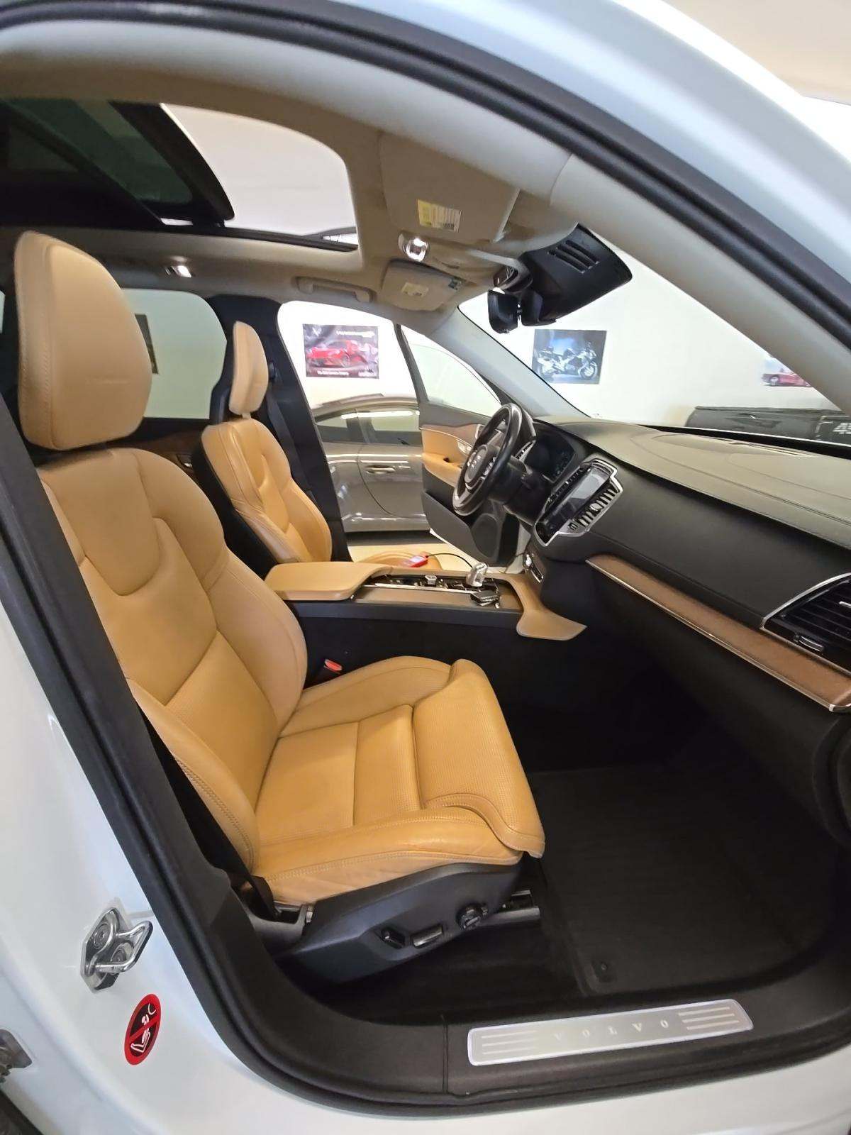 2016 Volvo XC90 Plug-In Hybrid T8 Inscription AWD