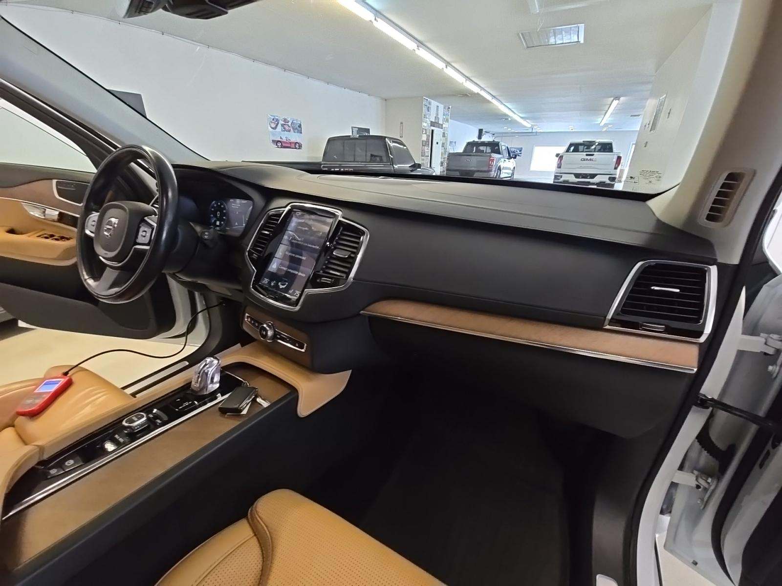 2016 Volvo XC90 Plug-In Hybrid T8 Inscription AWD