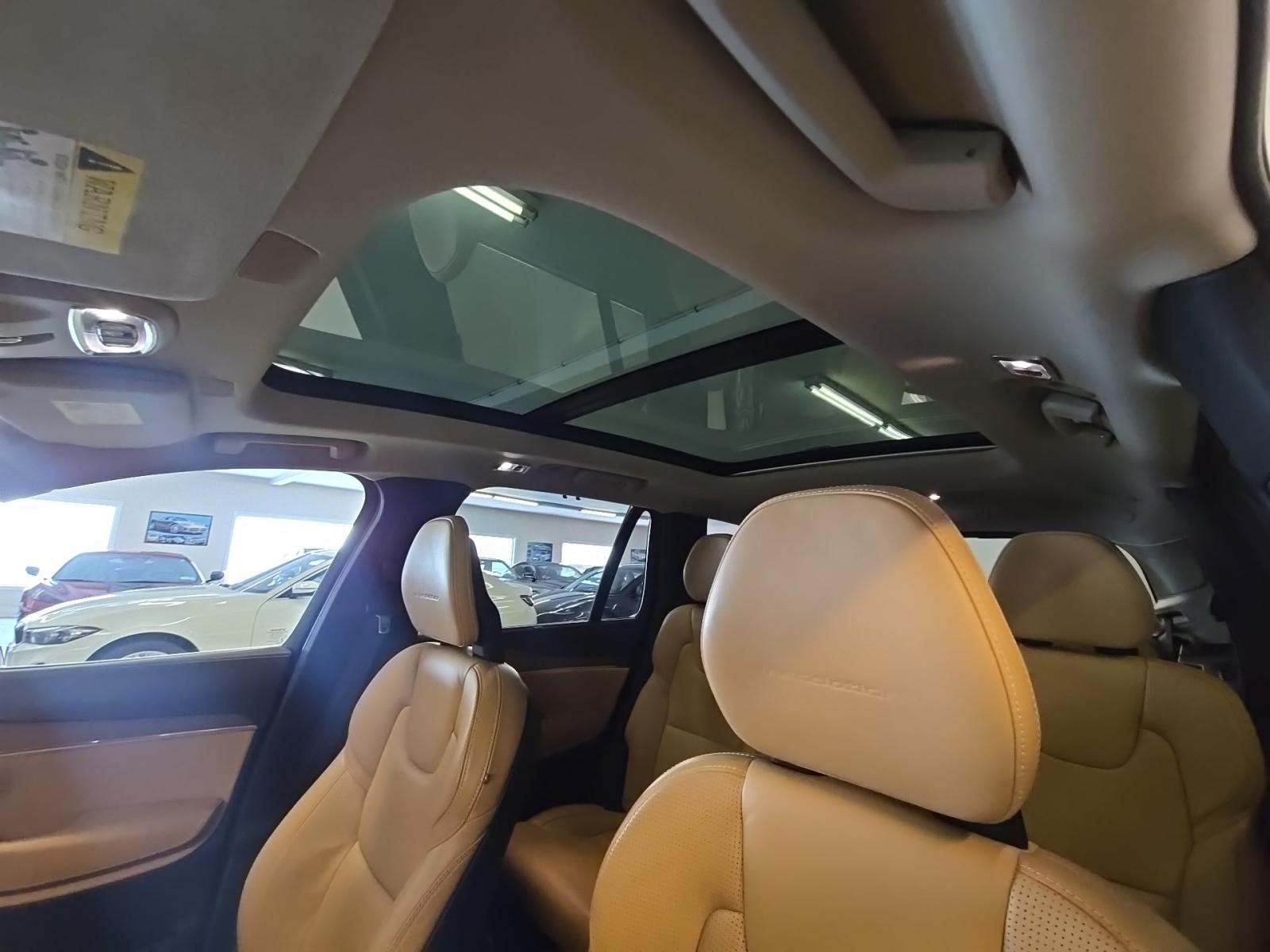 2016 Volvo XC90 Plug-In Hybrid T8 Inscription AWD