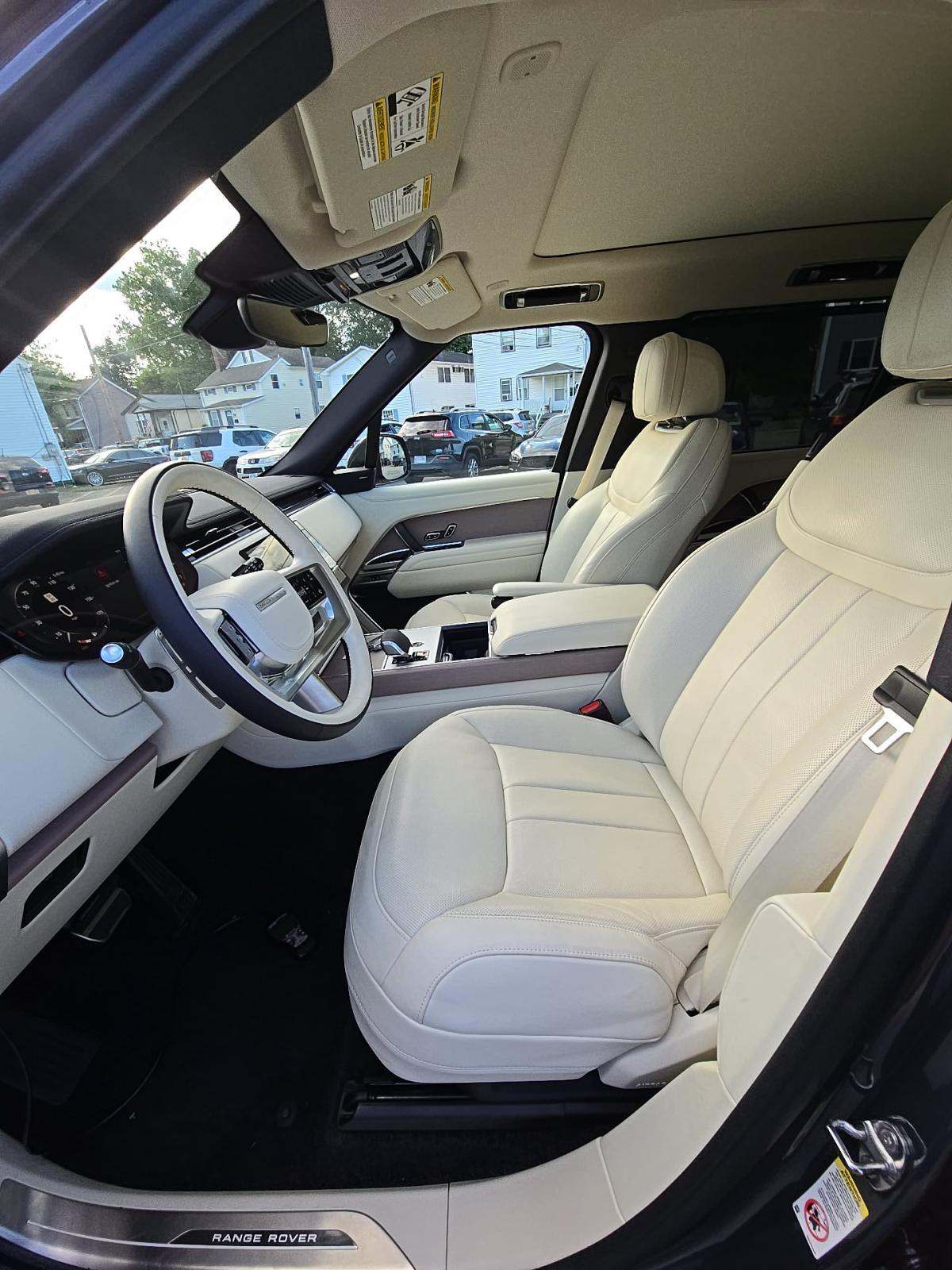 2025 Land Rover Range Rover SE LWB AWD