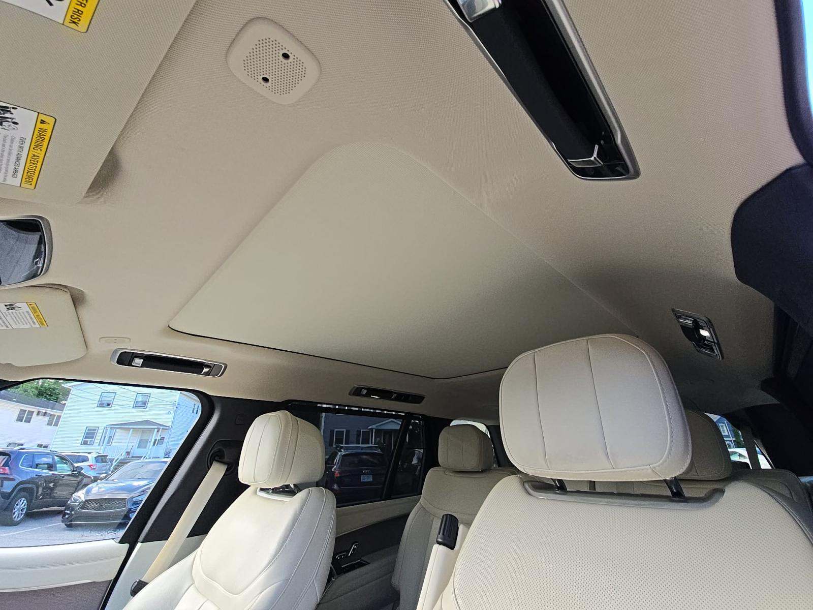2025 Land Rover Range Rover SE LWB AWD