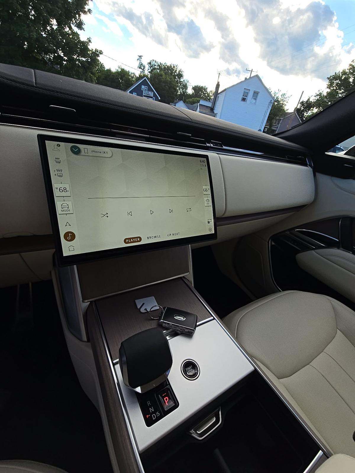 2025 Land Rover Range Rover SE LWB AWD