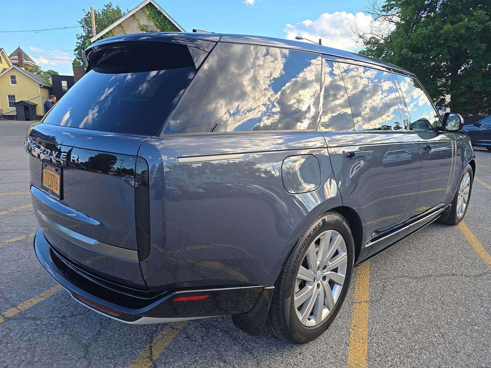 2025 Land Rover Range Rover SE LWB AWD