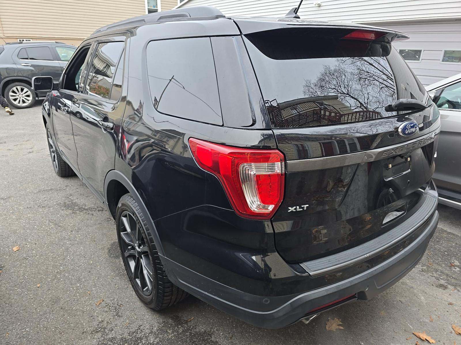 FORD EXPLORER - 2