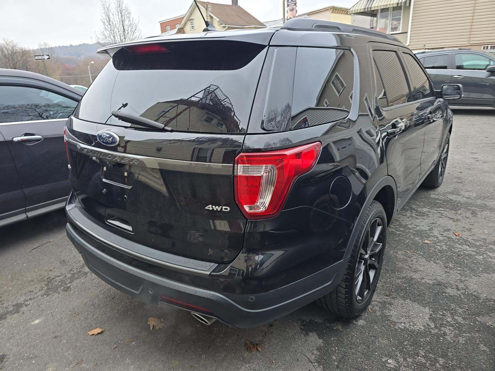 FORD EXPLORER - 3