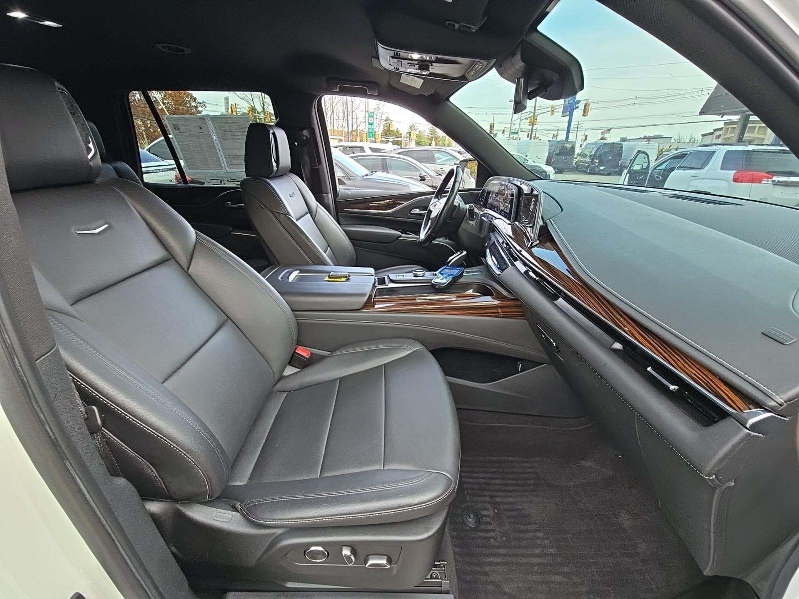 2022 Cadillac Escalade Luxury AWD