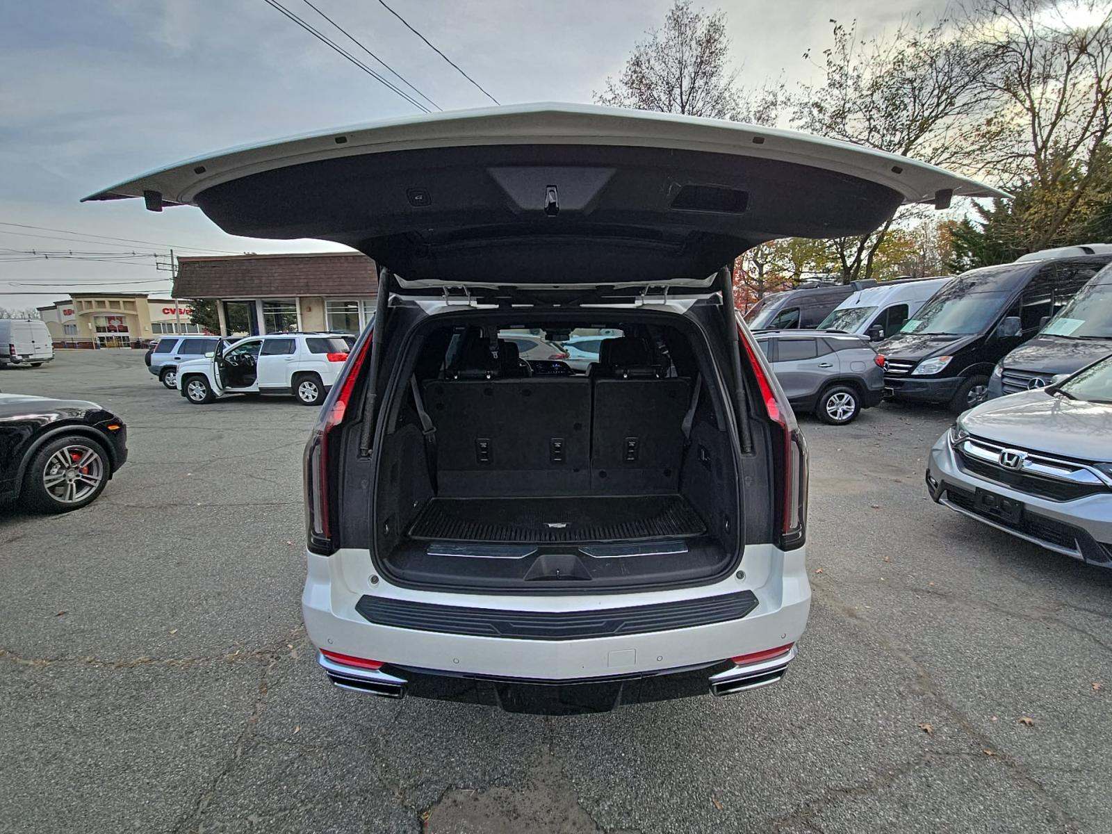 2022 Cadillac Escalade Luxury AWD